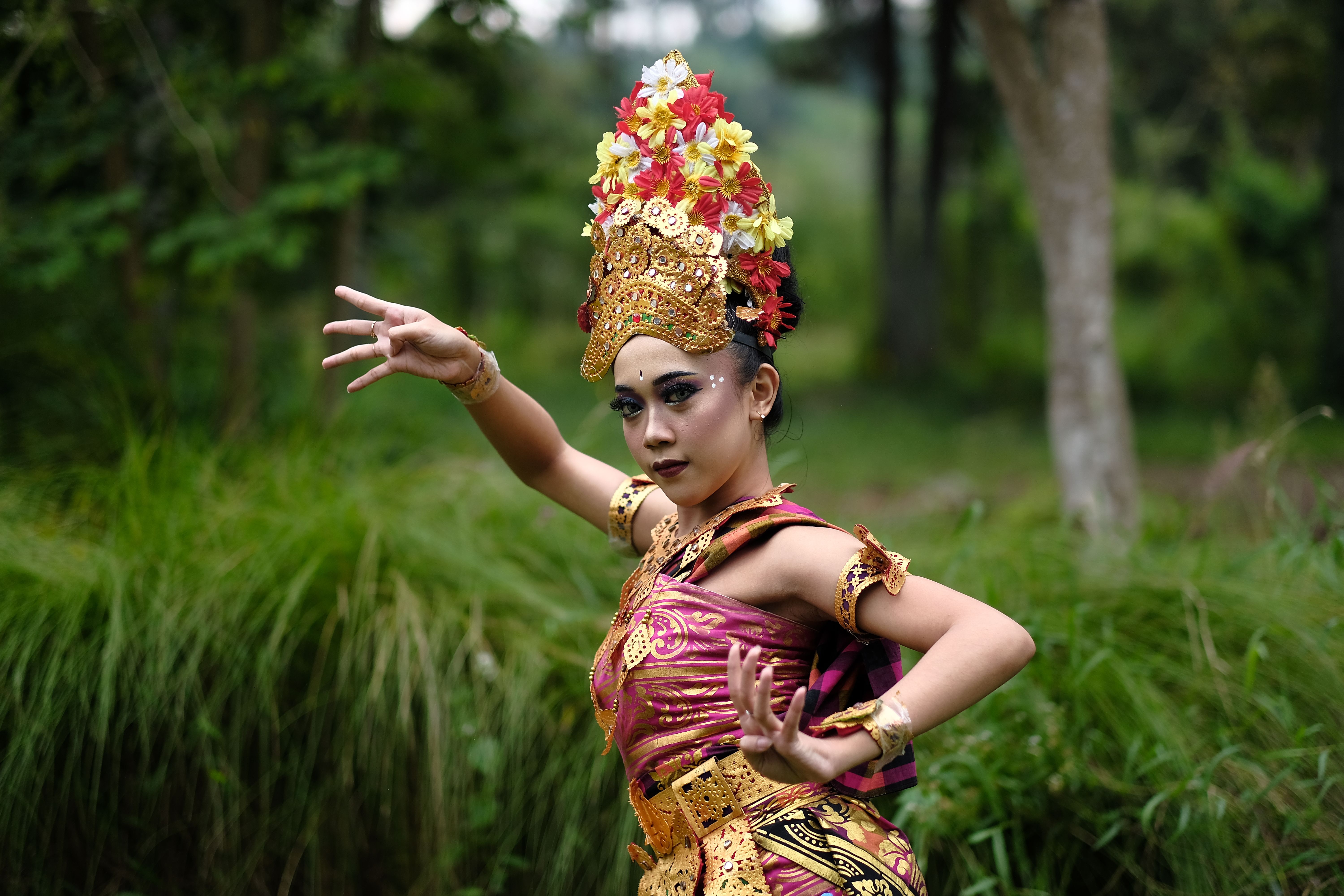 Traditional Indonesian Dancer in Vibrant Costume · Free Stock Photo