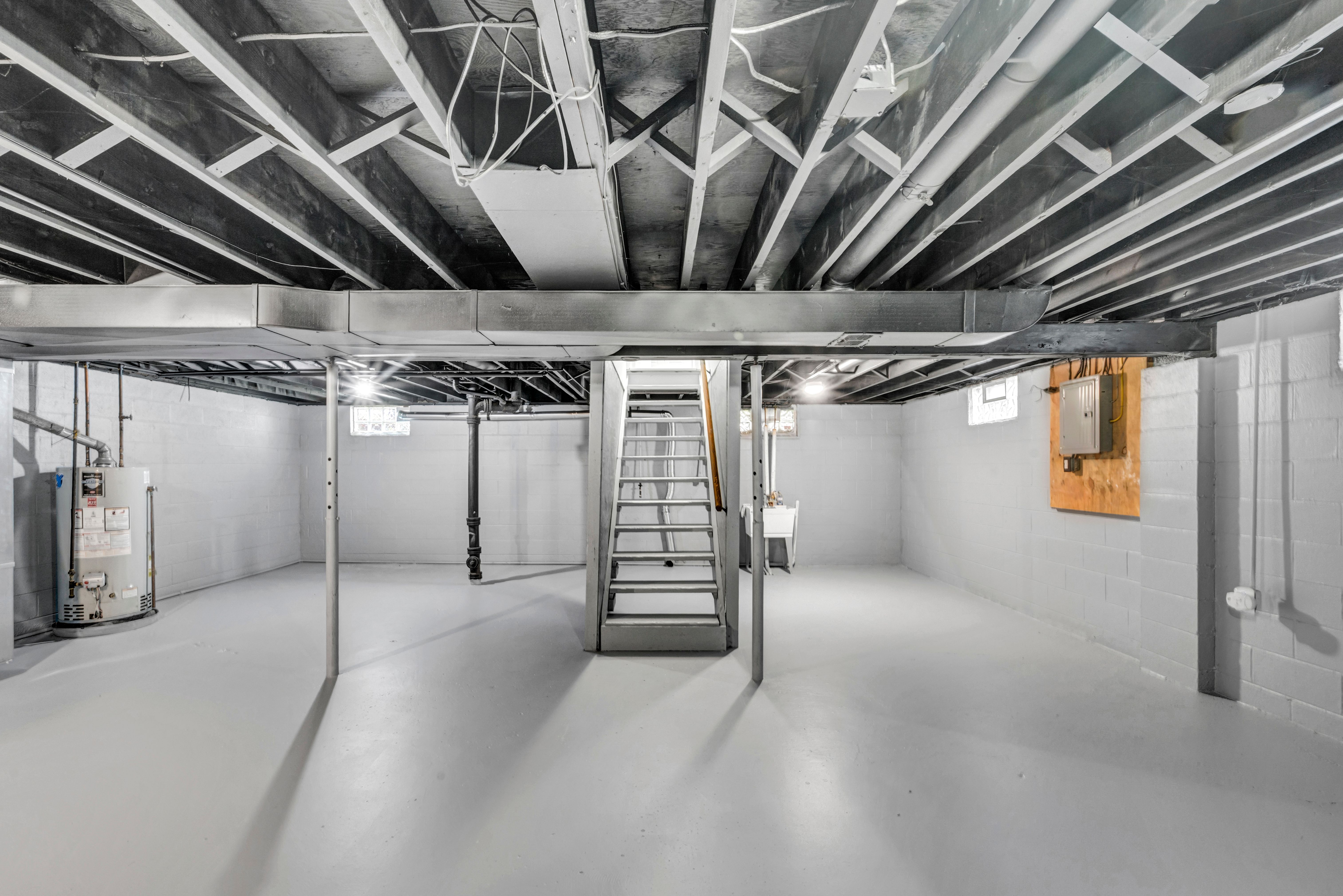 Spacious Unfinished Basement in Ohio Home · Free Stock Photo