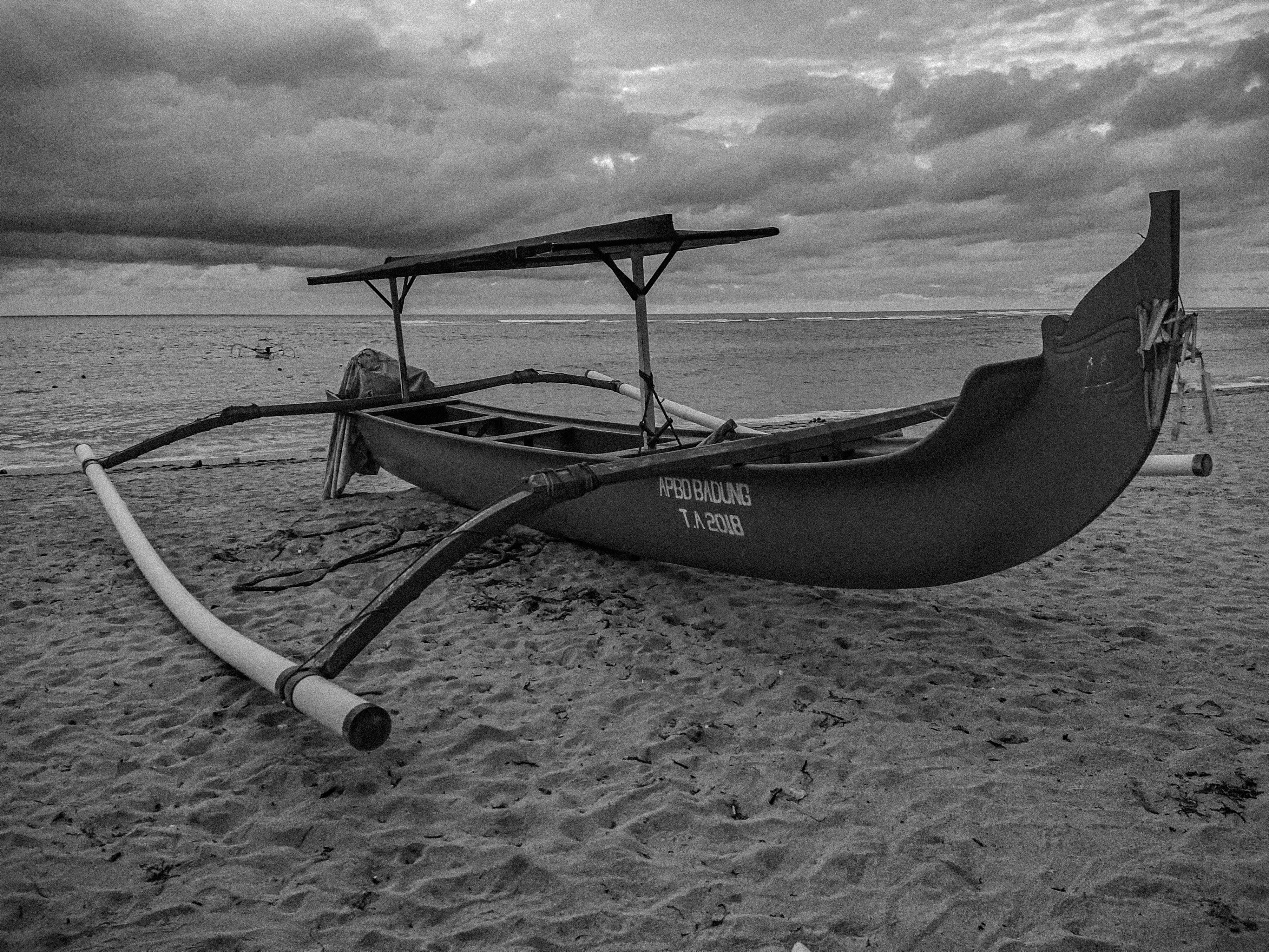 Traditional Outrigger Boat on Tropical Beach · Free Stock Photo