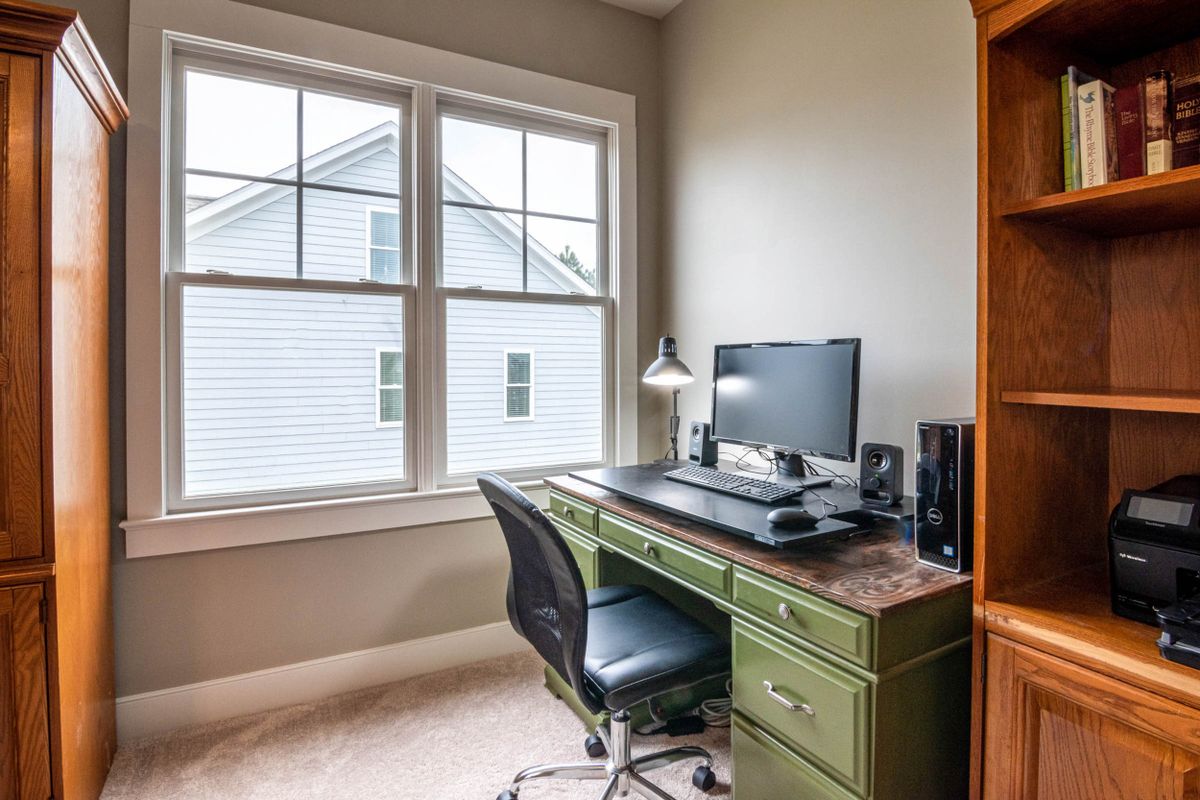 What Actually Matters When Comparing Desk Chairs for Long Workdays