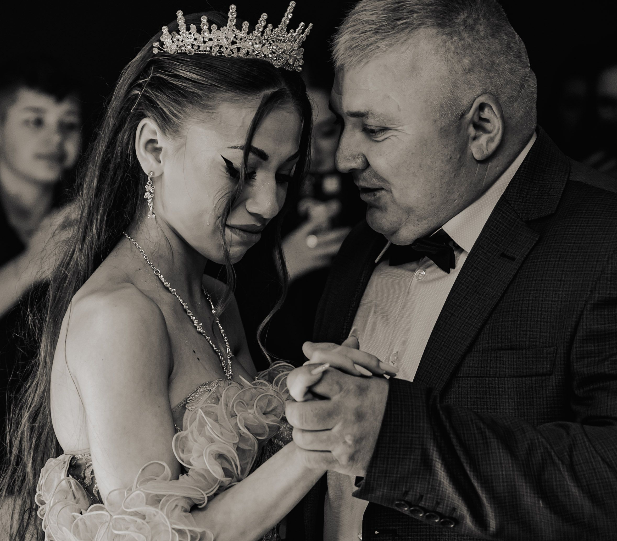 Baile De Padre E Hija En Una Elegante Celebración. · Foto de stock gratuita