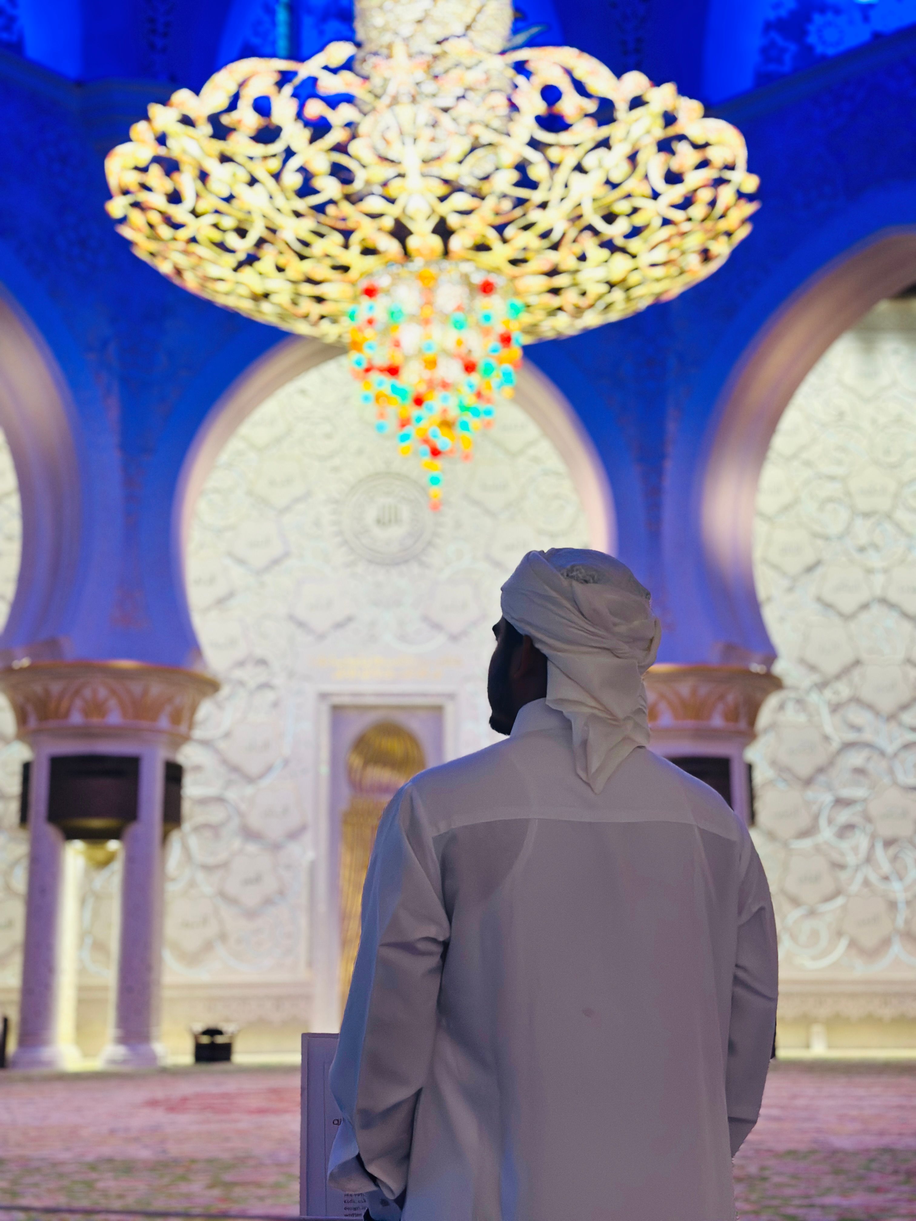 Elegant Mosque Interior with Magnificent Chandelier · Free Stock Photo