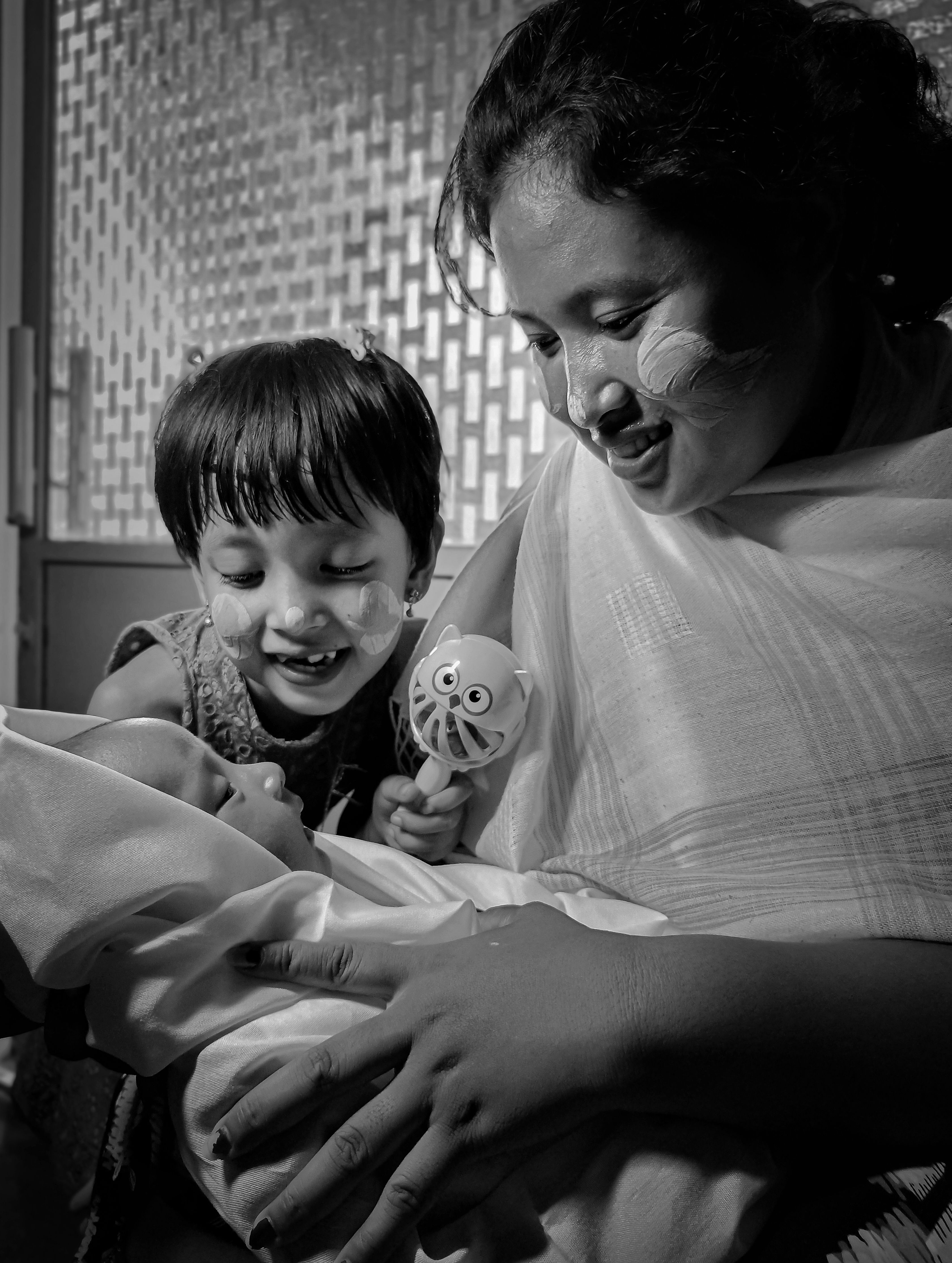 Mother and Children Bonding in Myanmar · Free Stock Photo