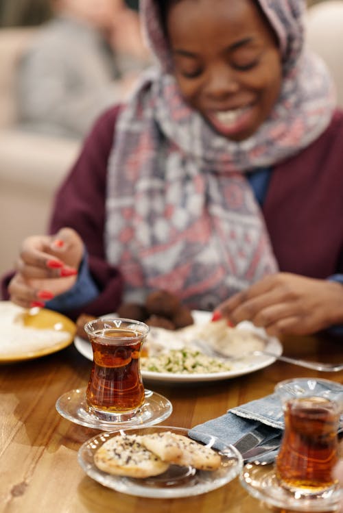 Free Muslim Woman in Restaurant Stock Photo