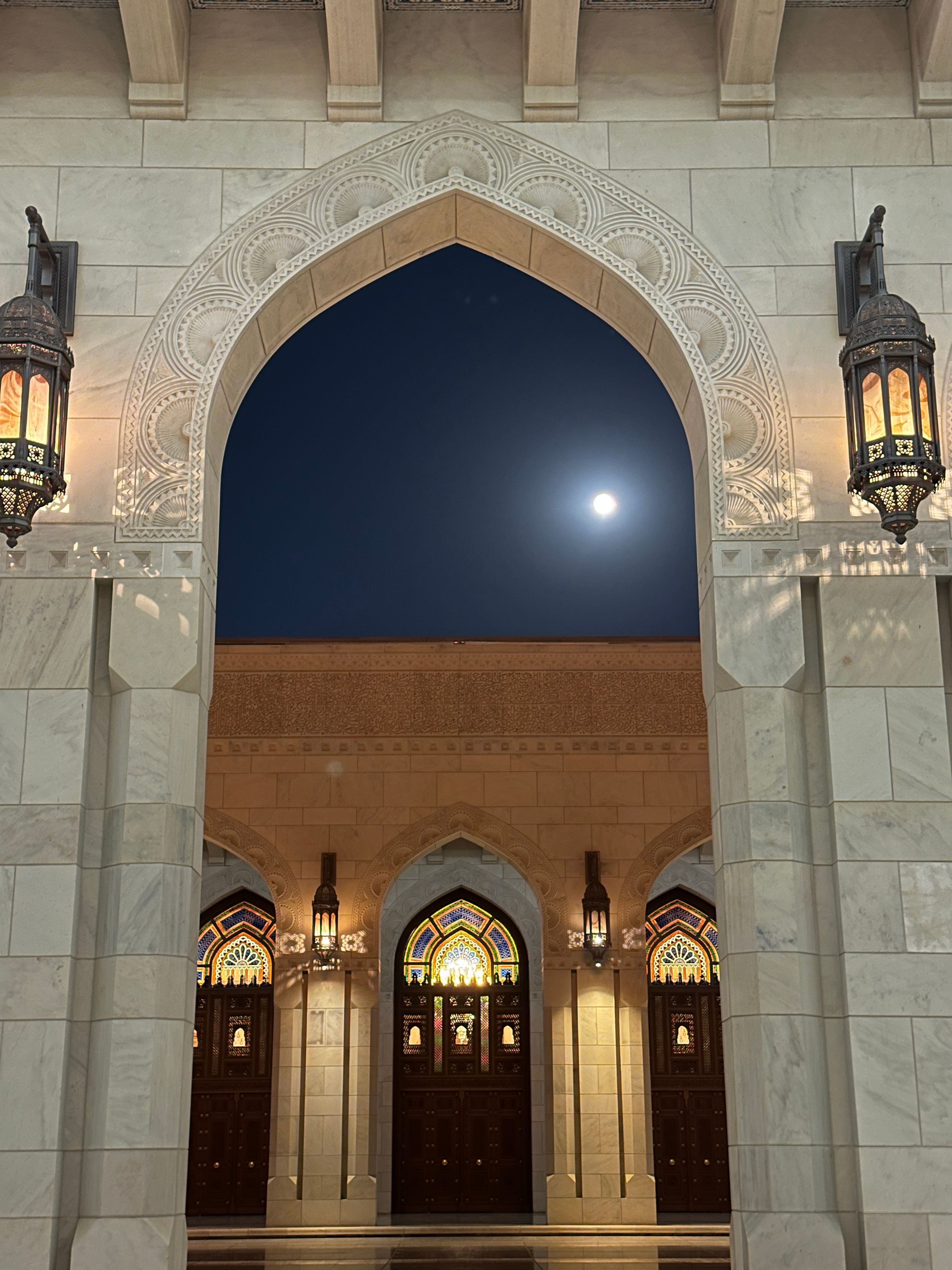 Grand Mosque Architecture under Moonlit Night · Free Stock Photo