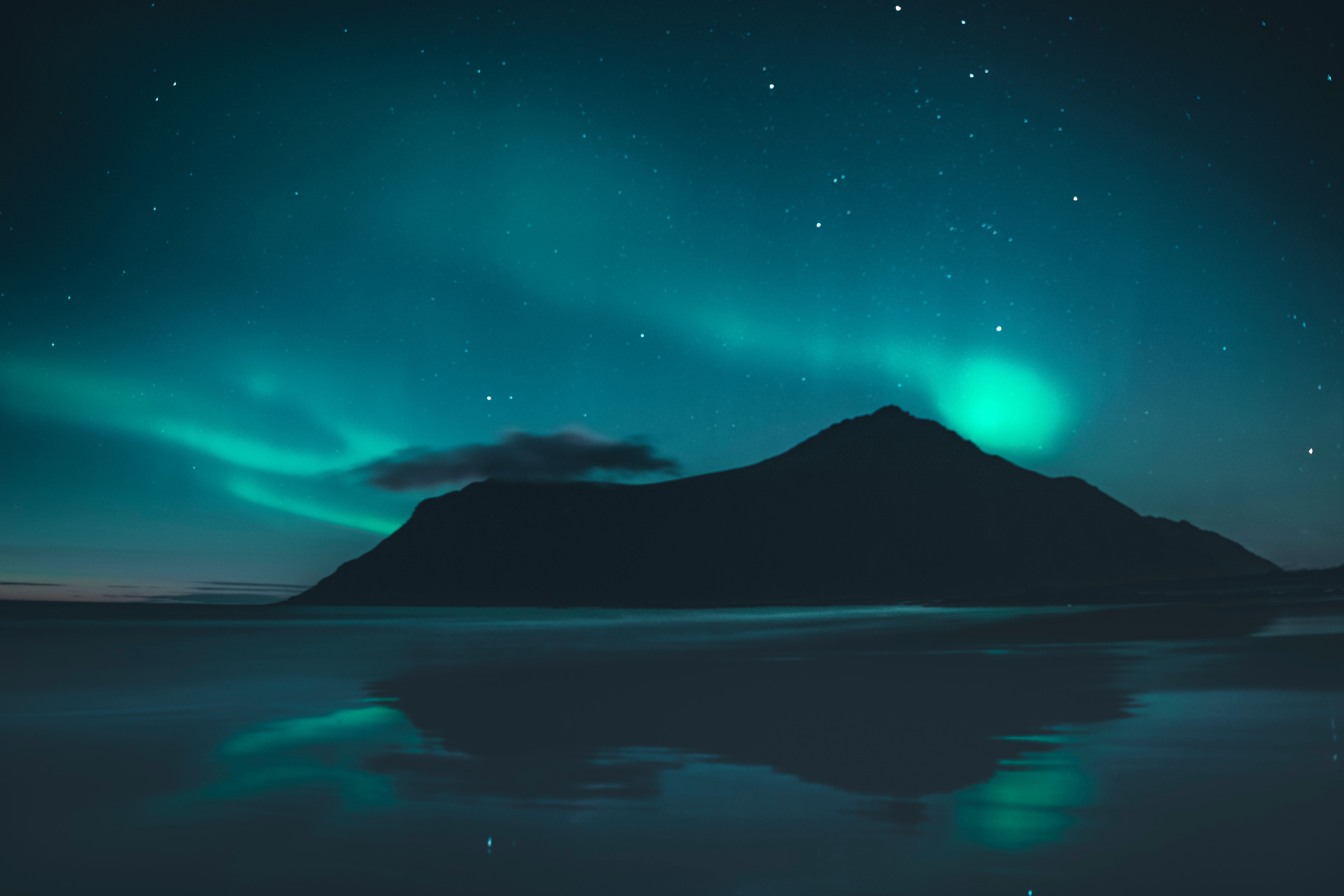 Stunning Northern Lights Over Mountain Reflection · Free Stock Photo