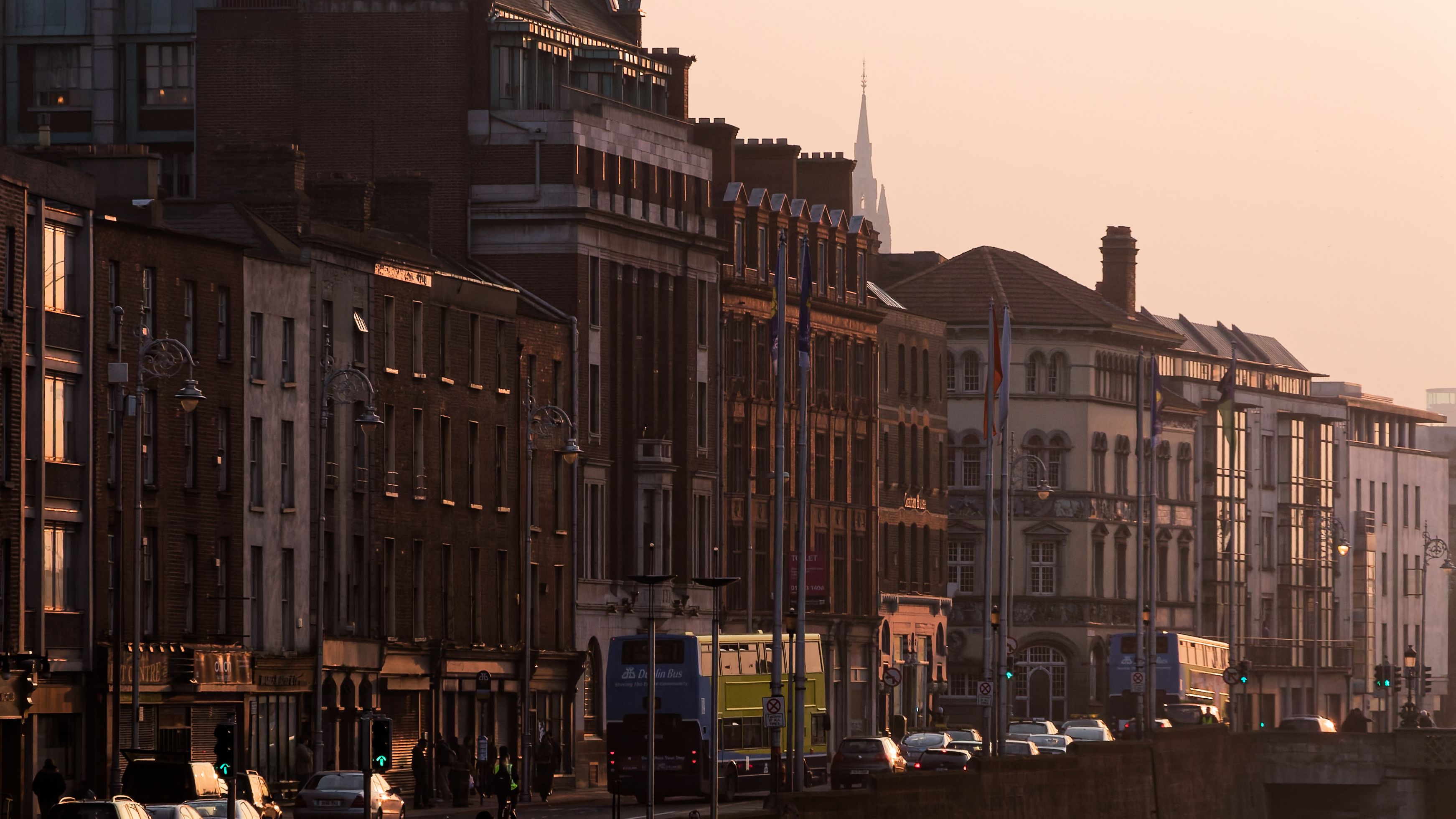 Dublin Hotel Booking Timing: When Prices Rise and When to Book