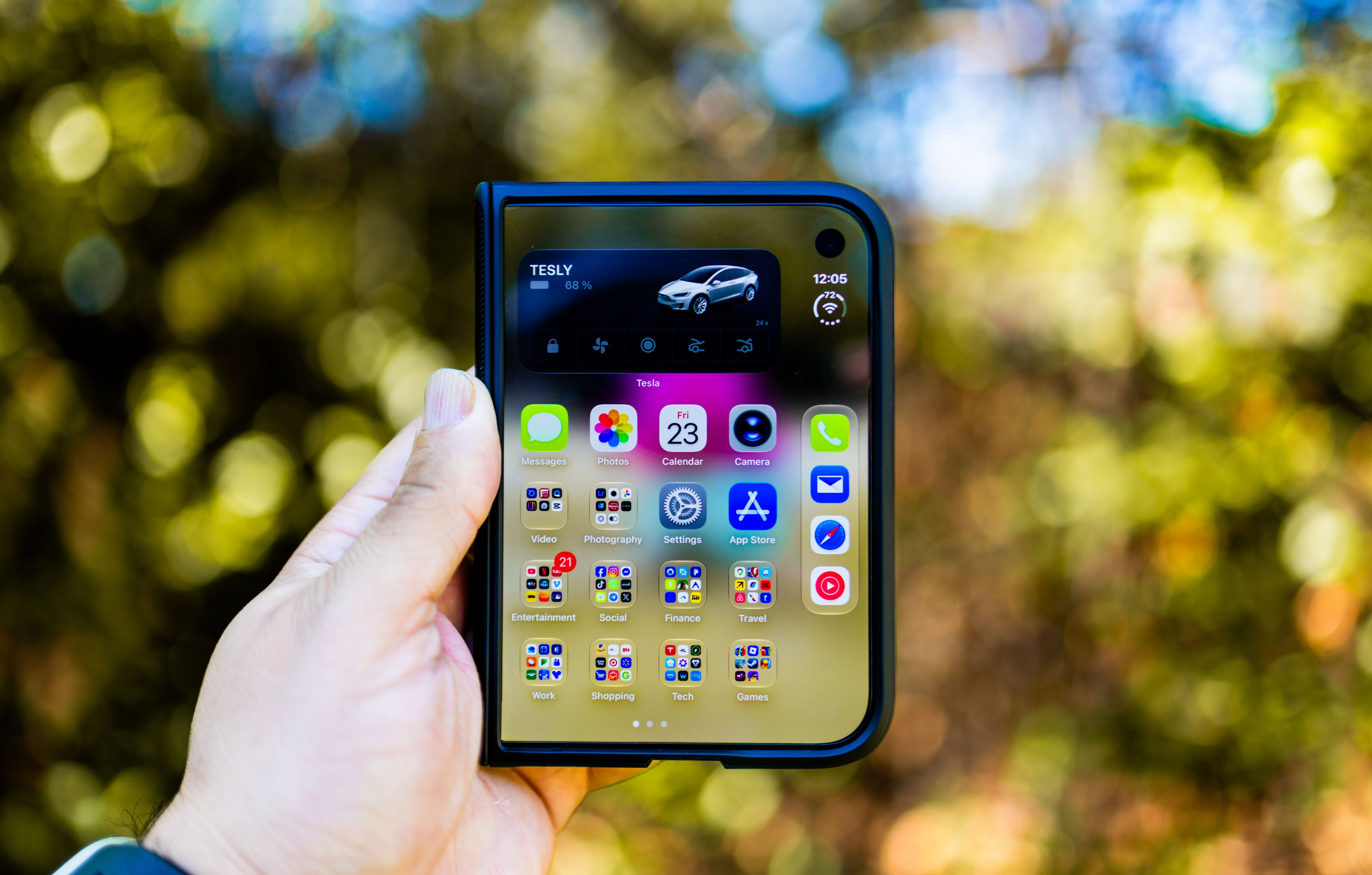 Apple responds to user reports of broken iPhone Duo screens on new foldable phone