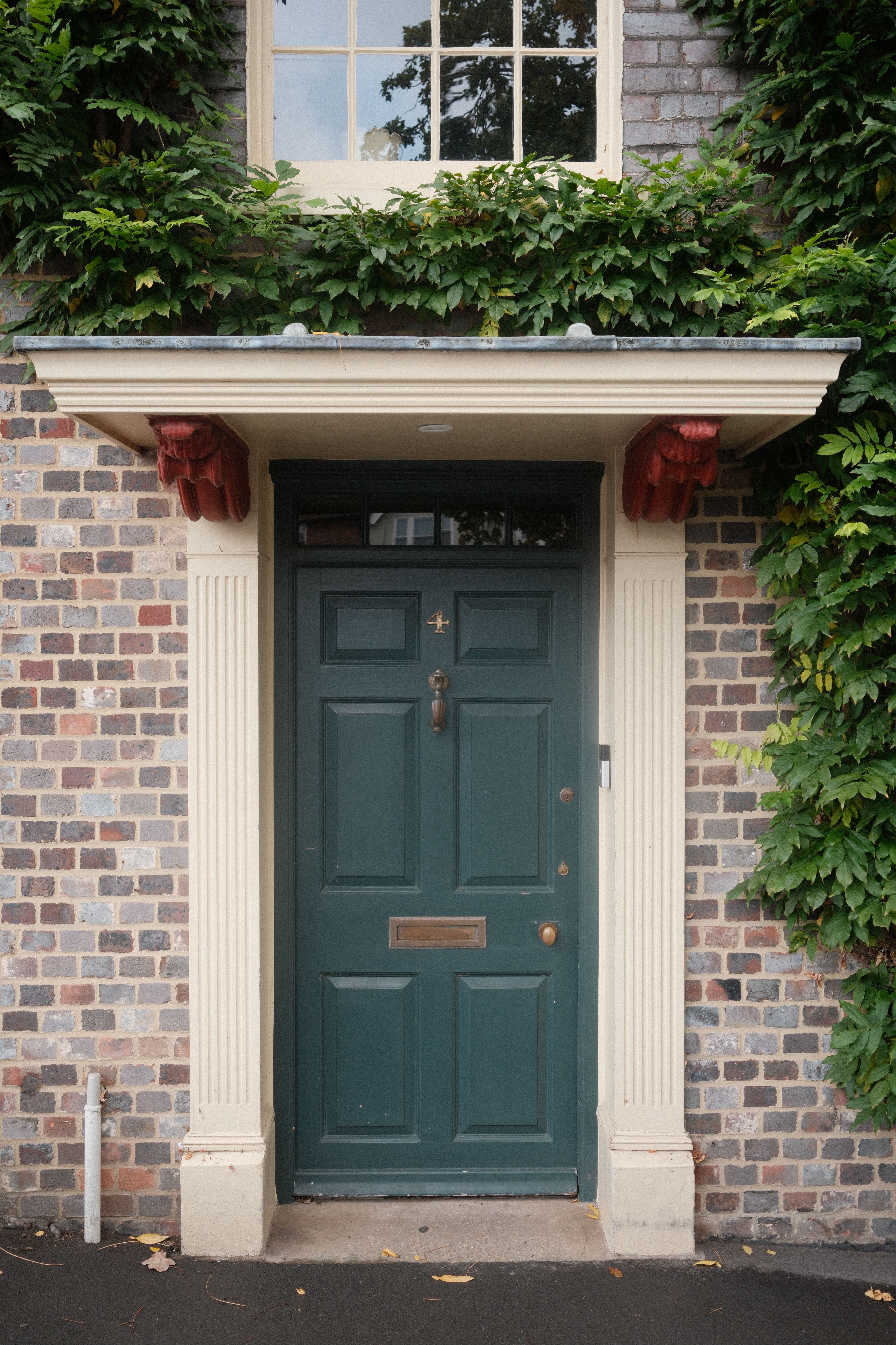 Elegant Brick House Entrance with Green Door · Free Stock Photo
