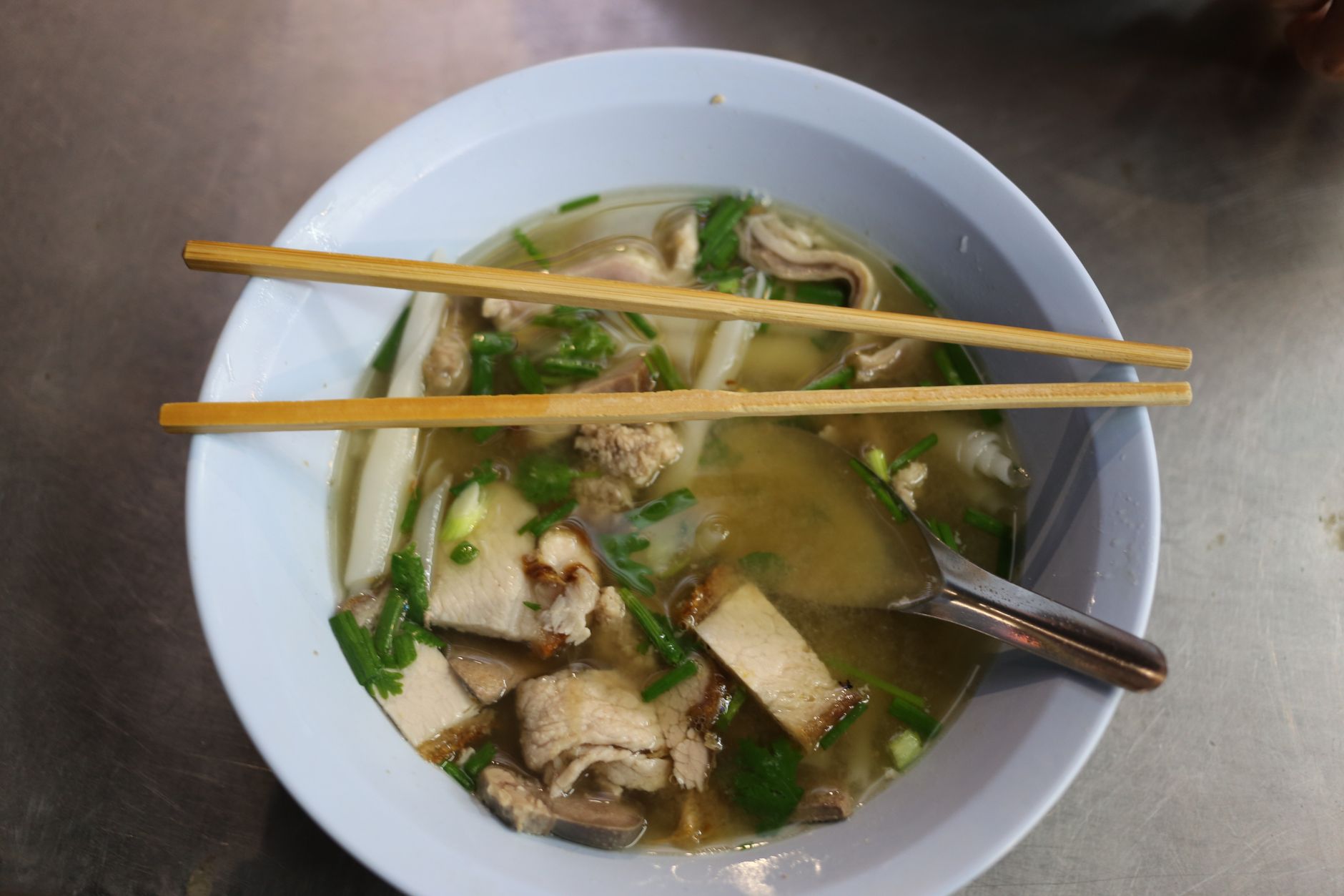 Bí quyết nấu phở bò chuẩn vị truyền thống ngay tại nhà.