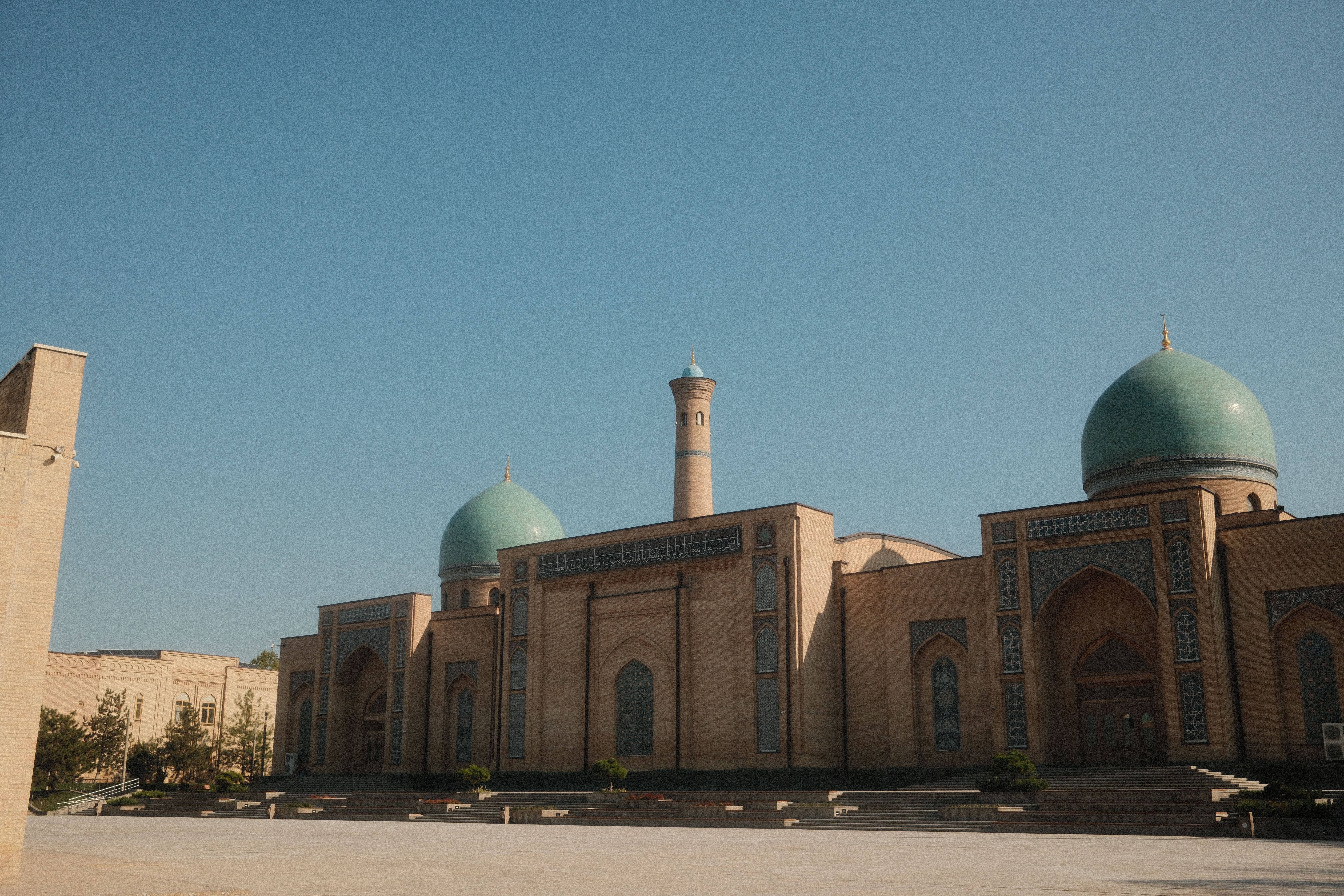 Kalyan Mosque in Tashkent under Blue Sky · Free Stock Photo
