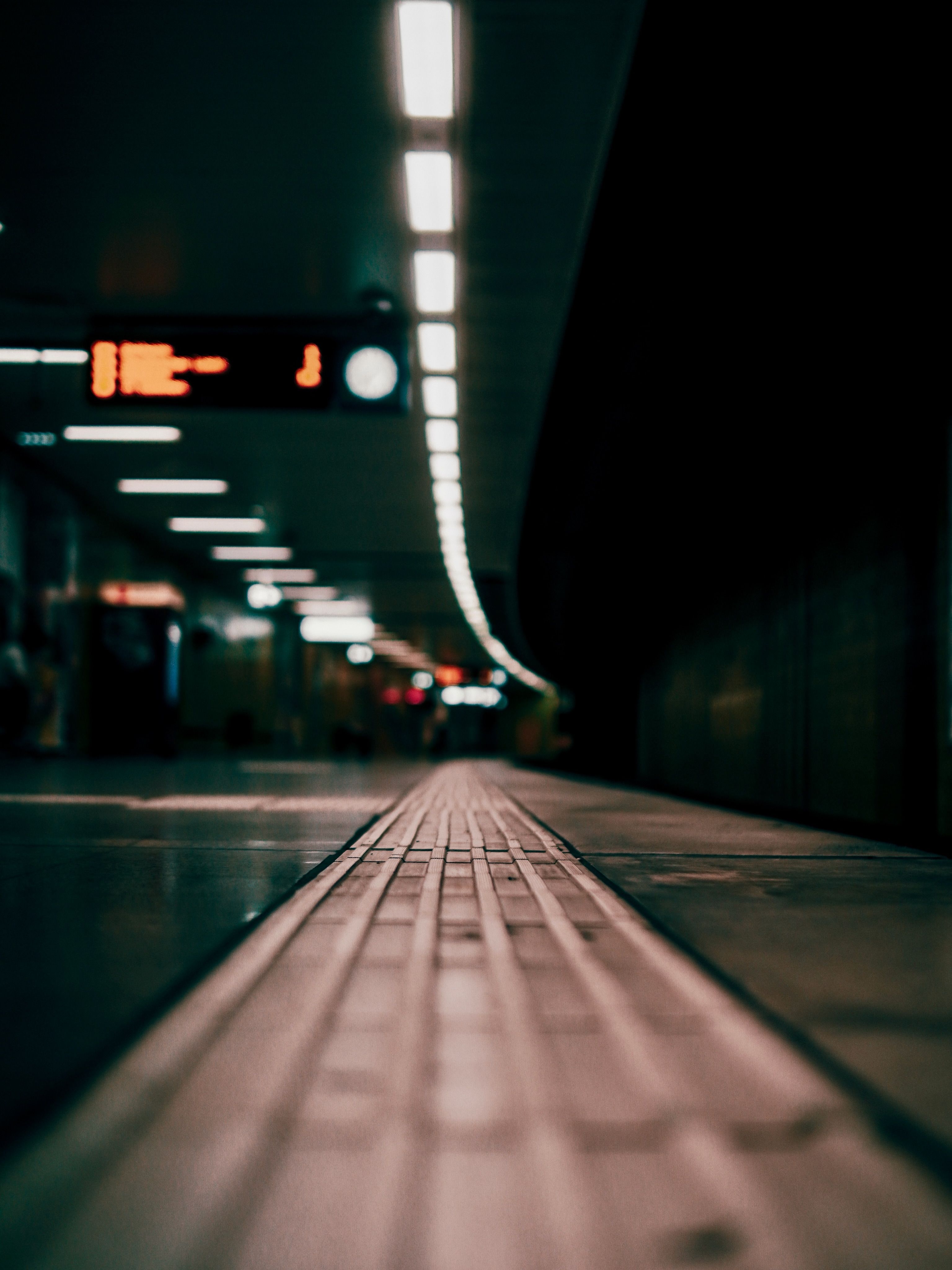 Empty Subway Platform at Night in Frankfurt · Free Stock Photo