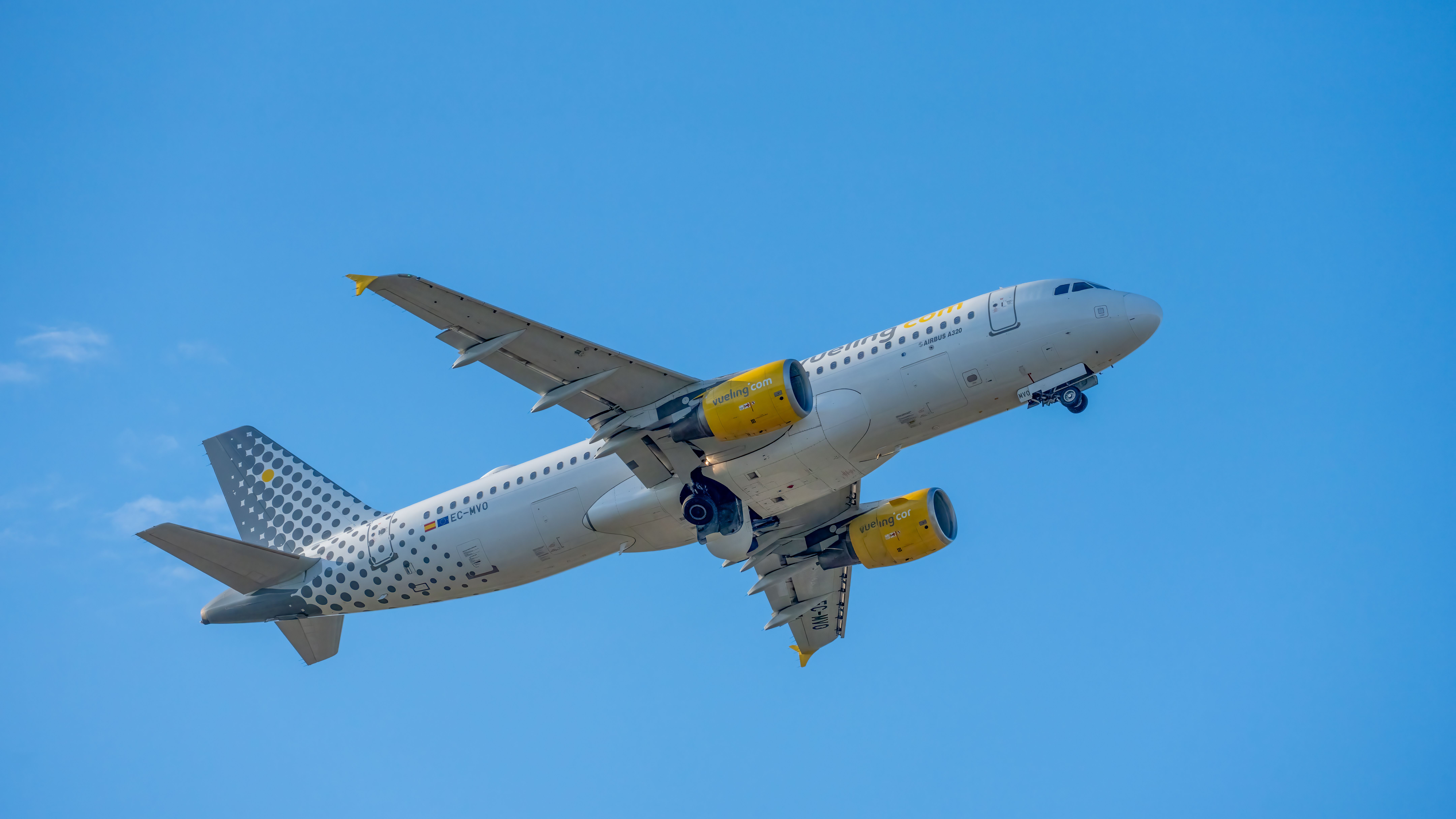 Airbus A320 in Flight Over Valencia · Free Stock Photo