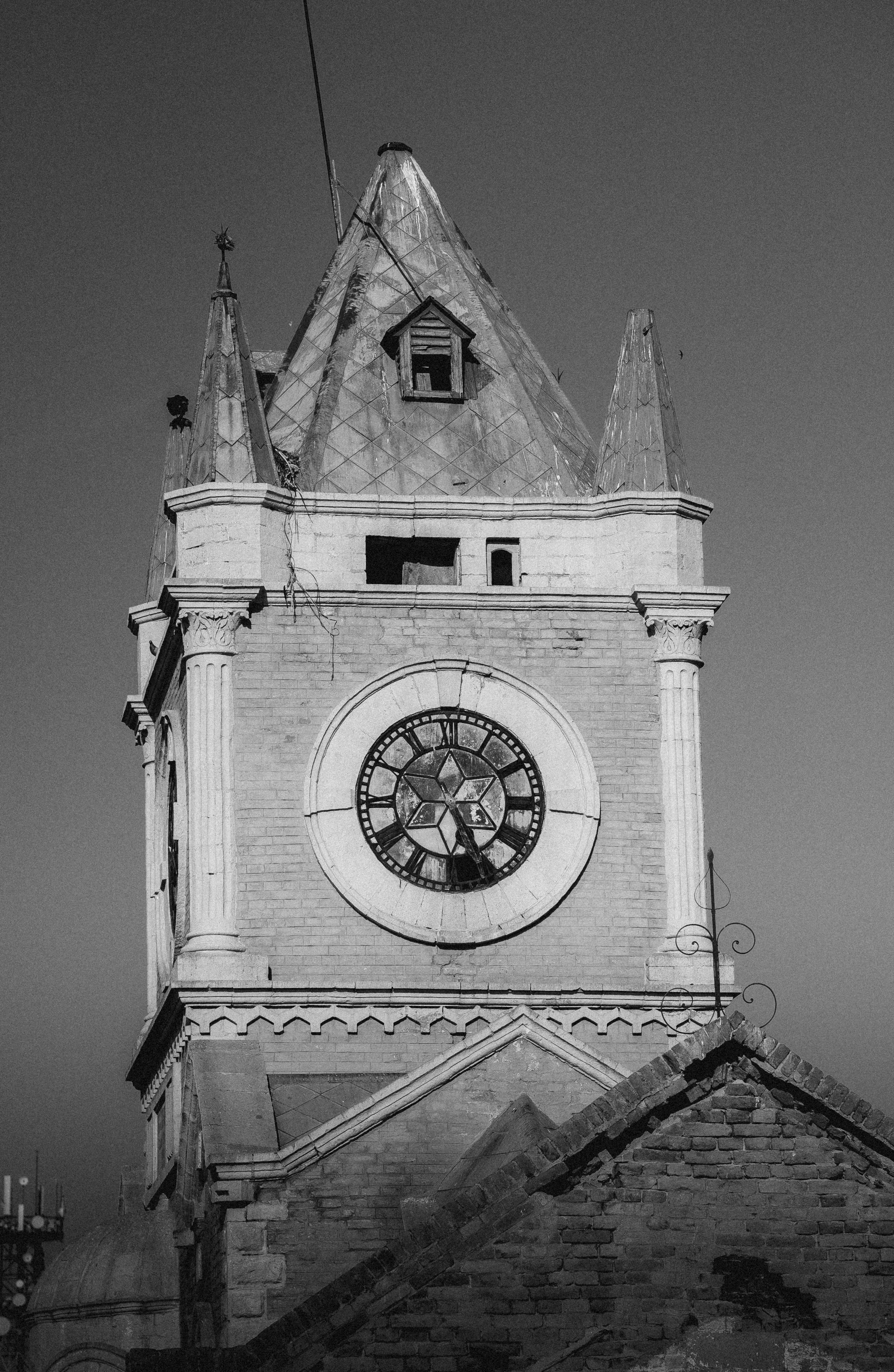 Vintage Gothic Clock Tower Architecture · Free Stock Photo