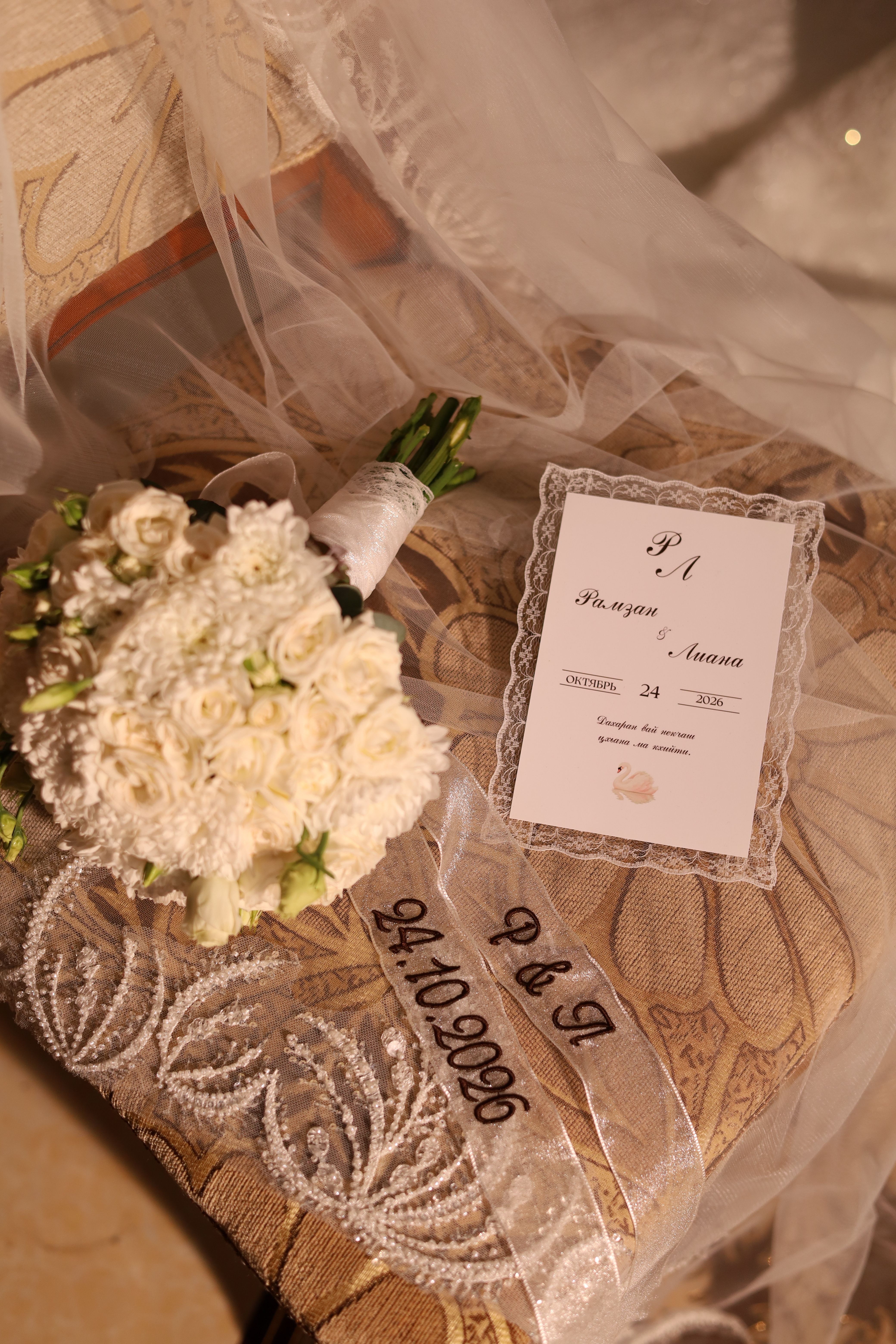 Elegant Wedding Bouquet and Invitation Flat Lay · Free Stock Photo