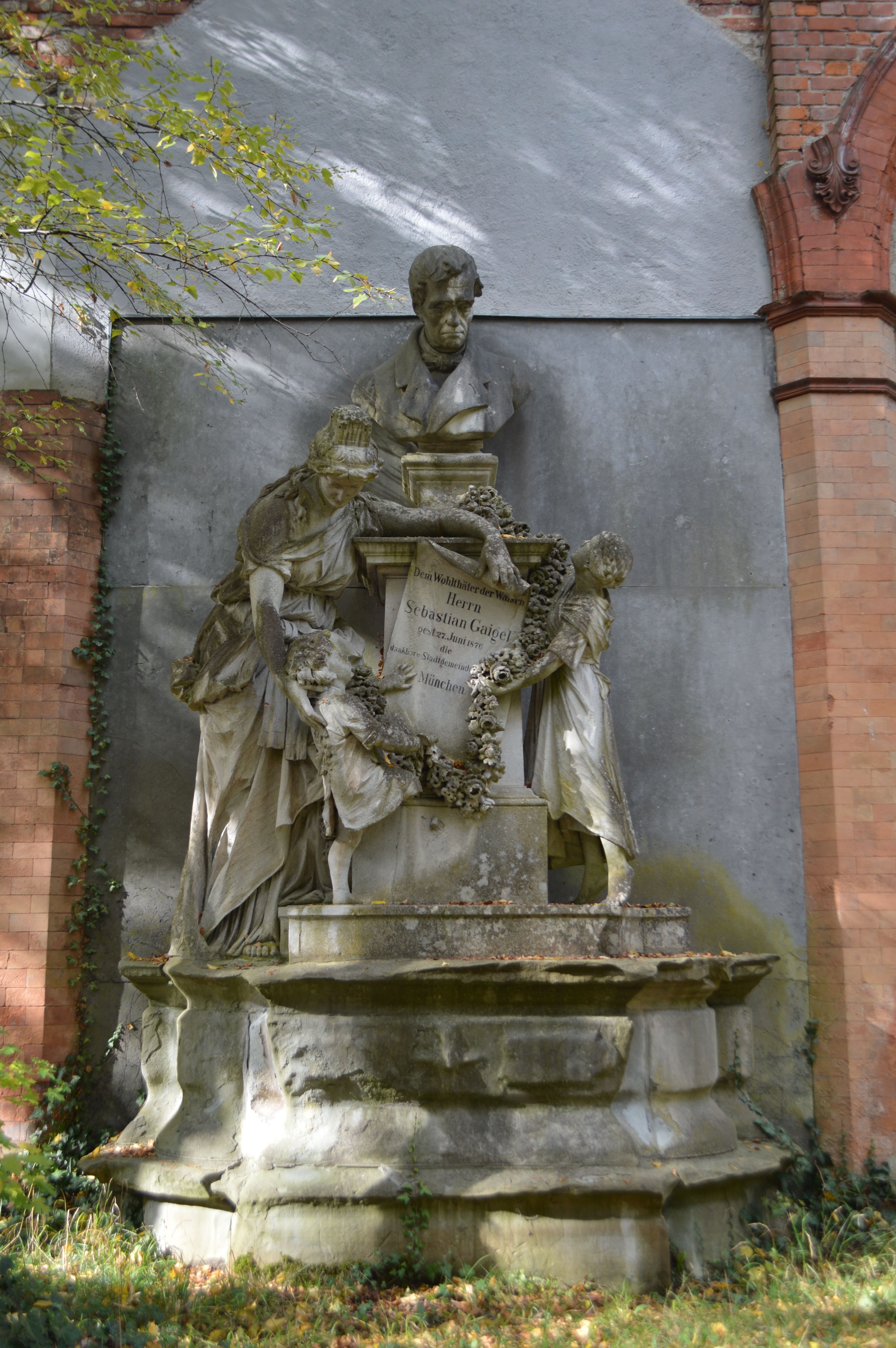 Historic Stone Statue with Intricate Details · Free Stock Photo