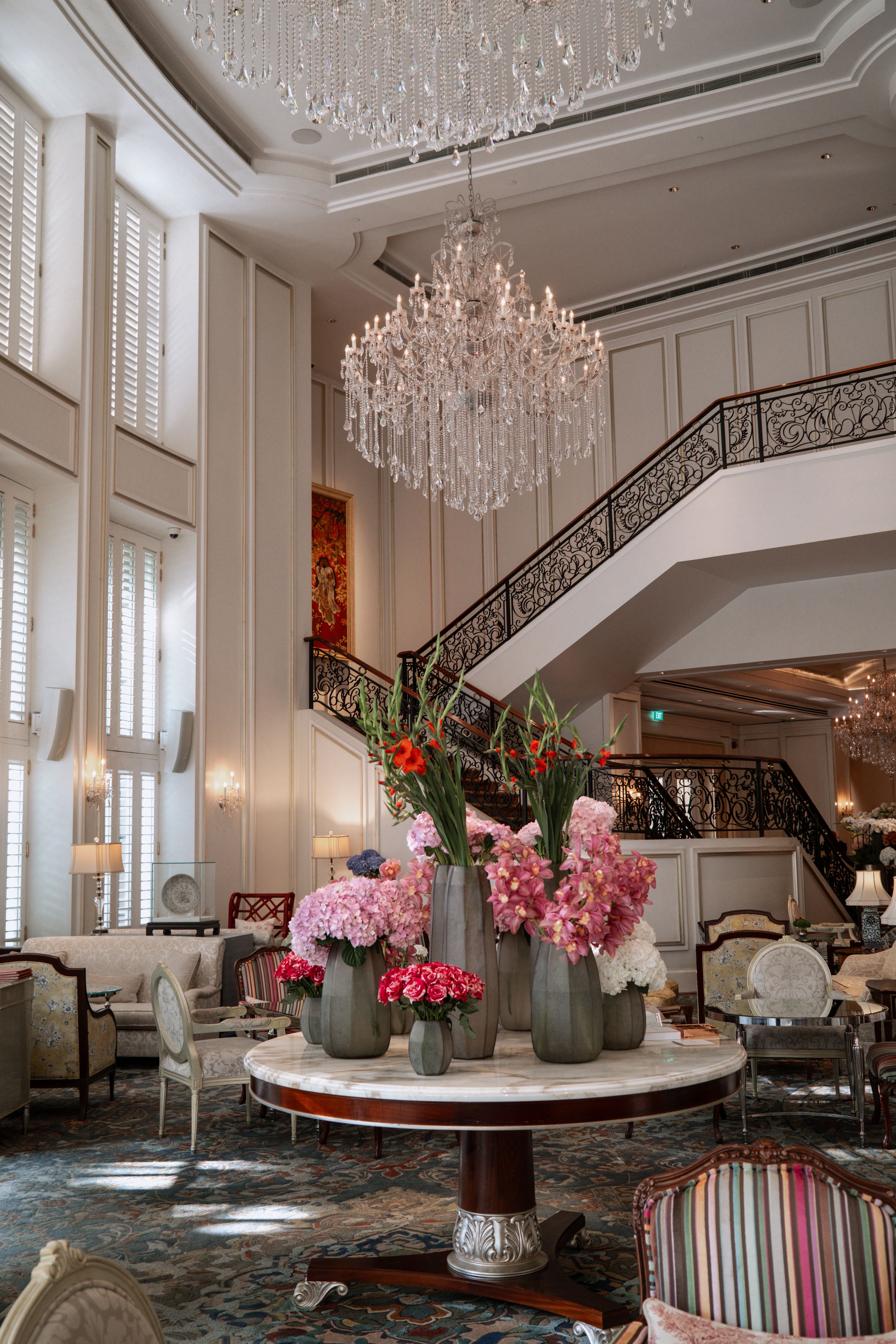 Elegant Hotel Lobby with Floral Arrangement · Free Stock Photo