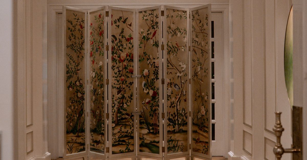 Aesthetic Rug Background Elegant Hallway with Decorative Divider · Free Stock Photo