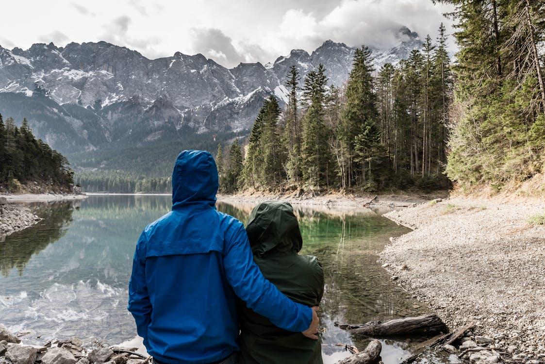 Free Couple Standing Near Body of Water Stock Photo