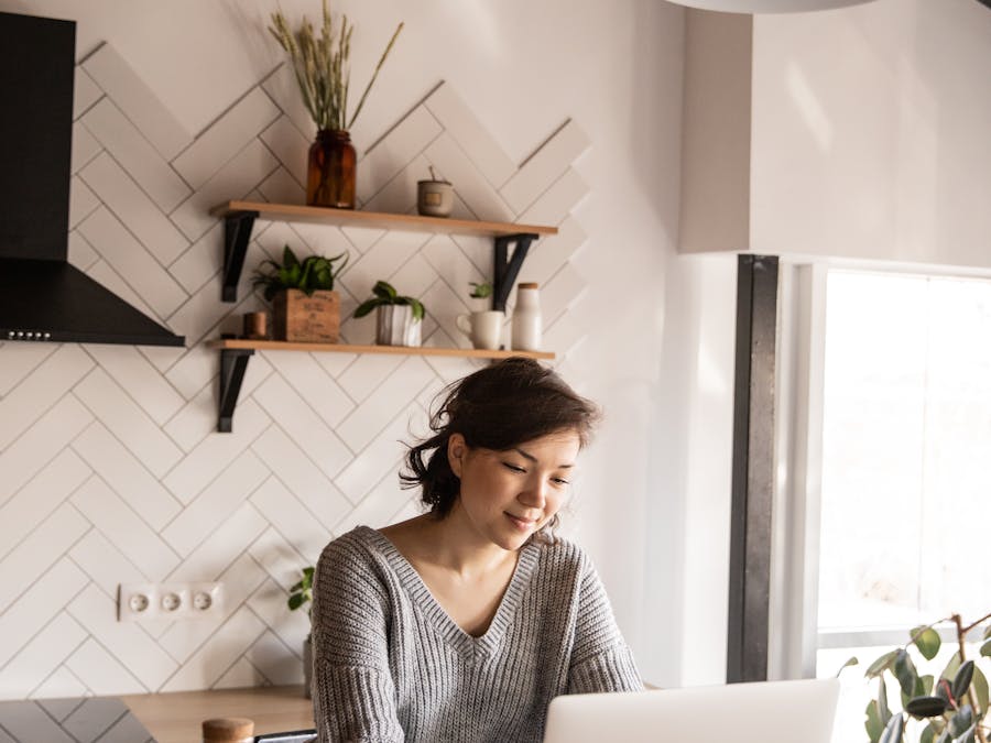 What are the 5 uses of social media?