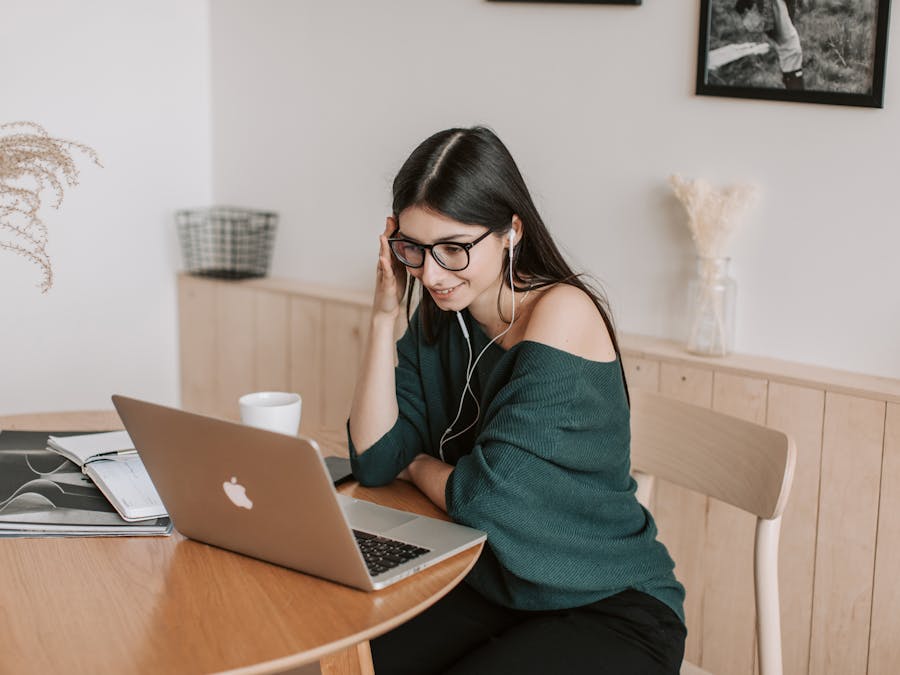 What are three positive effects of social media?