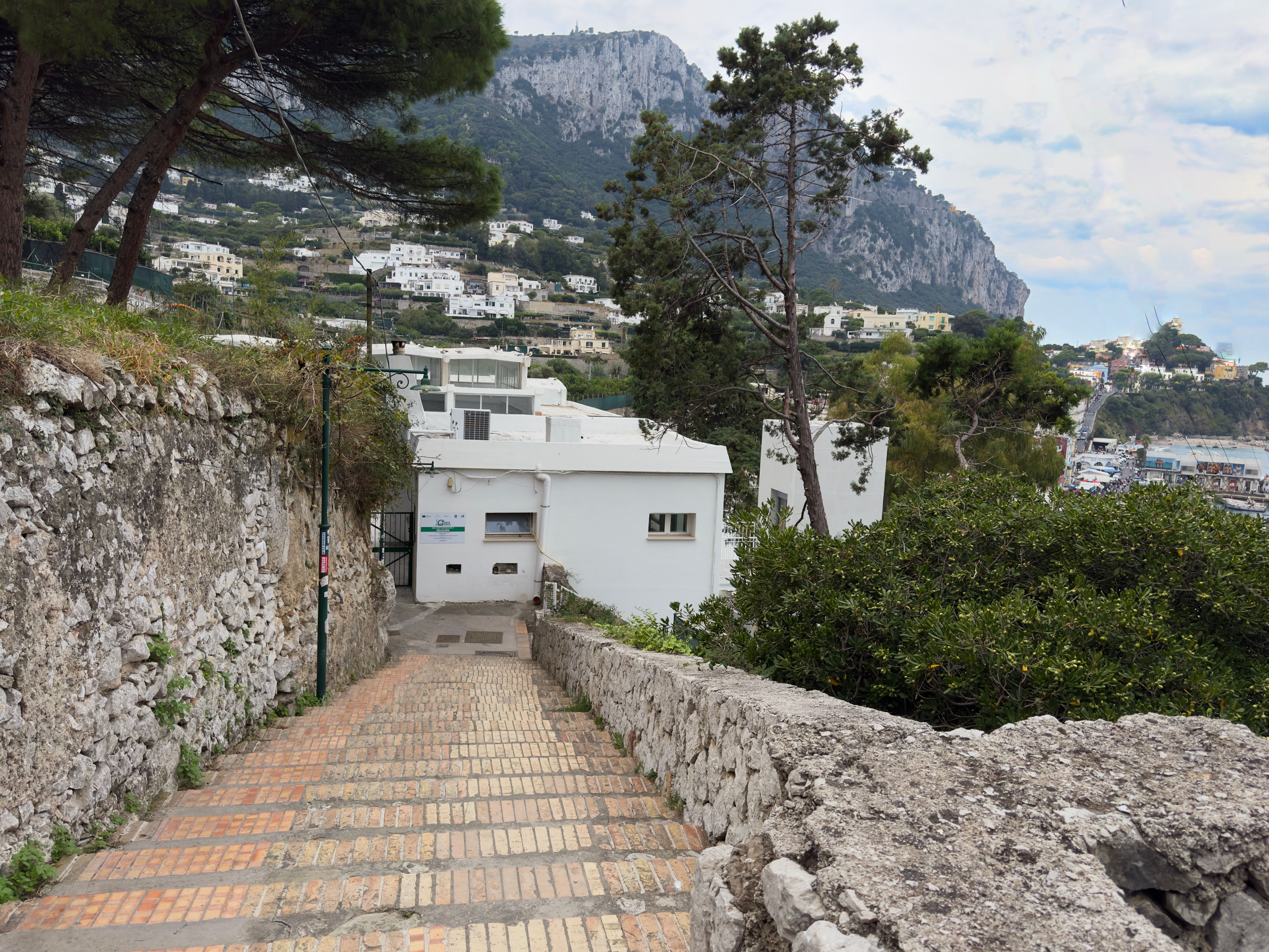 Scenic Pathway with View of Capri Island Architecture · Free Stock Photo