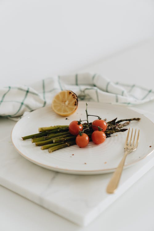 Foto stok gratis alat makan, asparagus, diiris