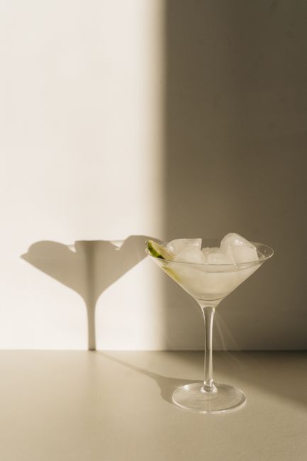 Techniques for Perfecting the Glass and Ice for an Irresistibly Refreshing Presentation
