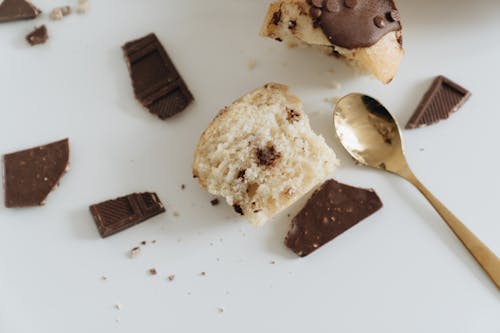 altın, çikolata, cupcake içeren Ücretsiz stok fotoğraf