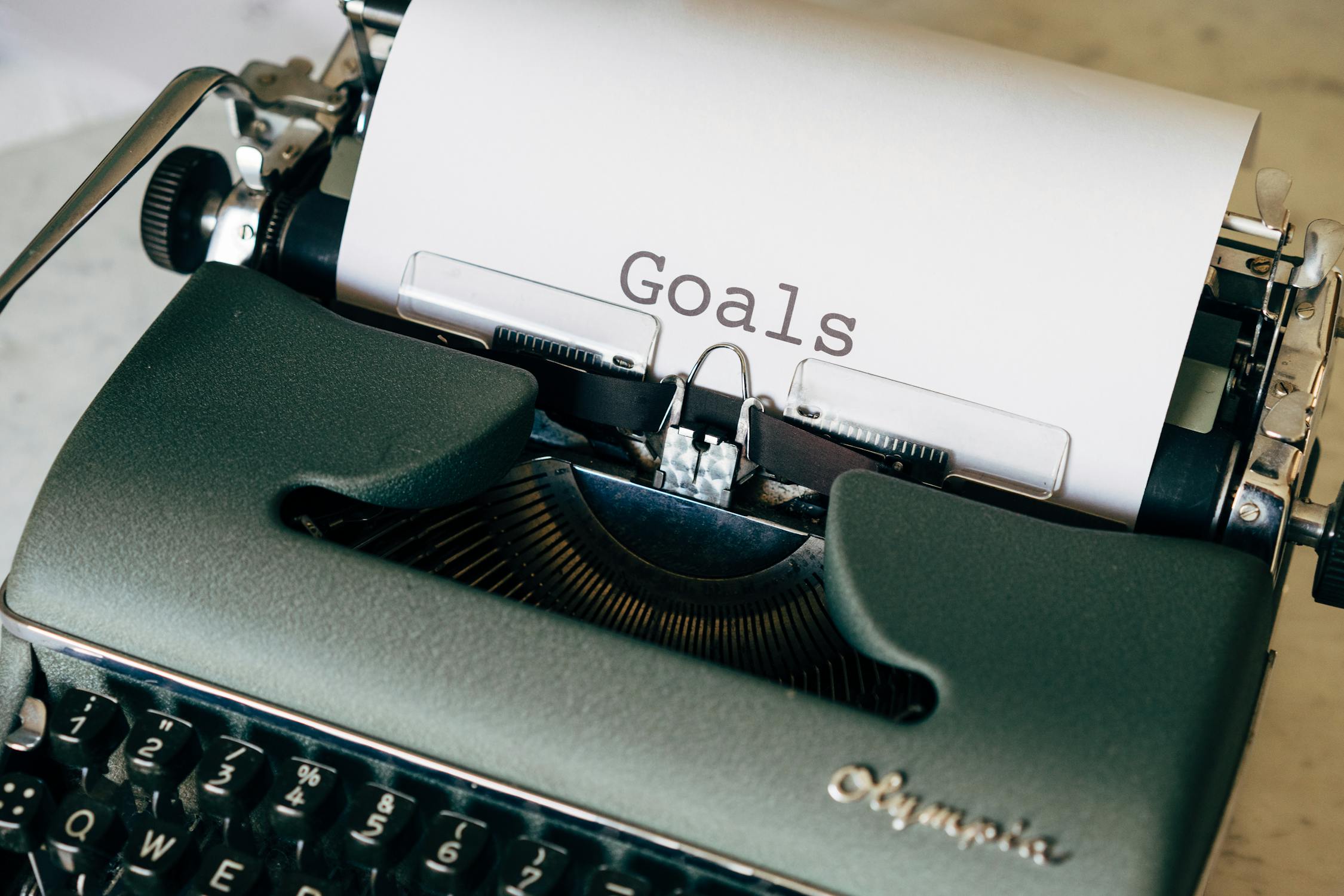 Typewriter with the word Goals typed