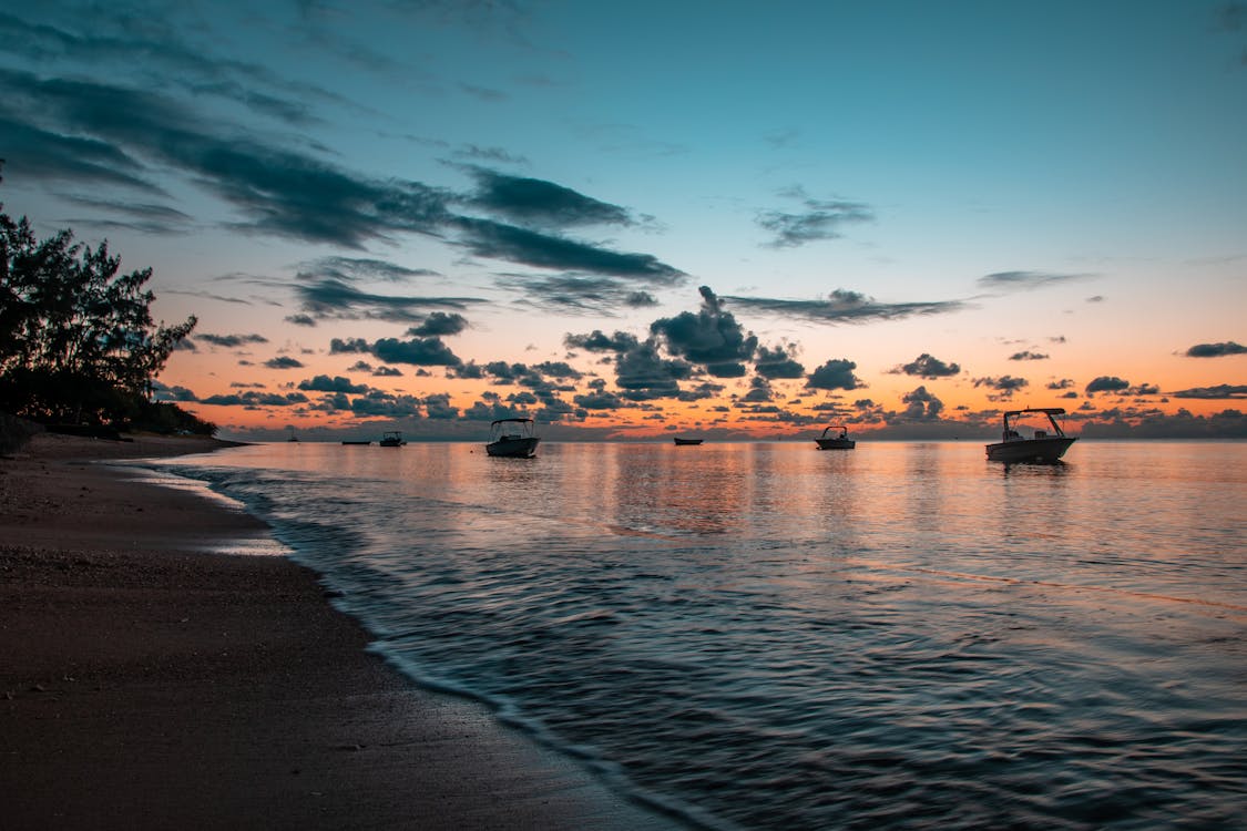 Scenic Photo Of Beach During Dawn 