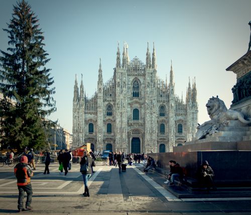 Free A captivating view of the Gothic Milan Cathedral in winter, bustling with tourists. Stock Photo