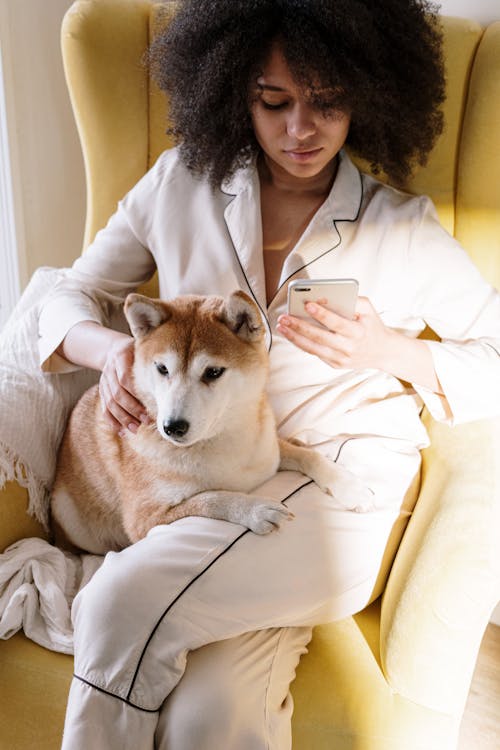 Δωρεάν στοκ φωτογραφιών με afro μαλλιά, apple, gadget