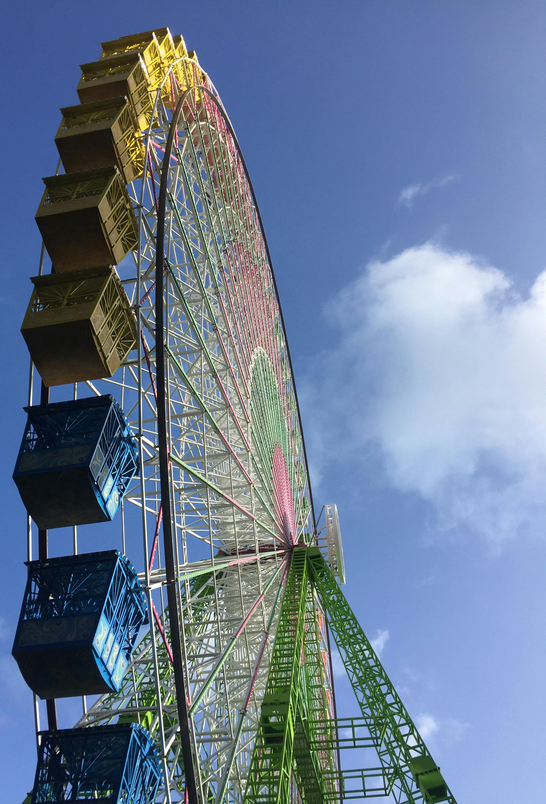 Femme pratiquant un exercice de renforcement abdominal