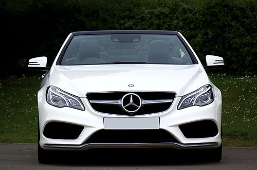 Free Luxury white convertible car parked outdoors, showcasing elegance and style. Stock Photo