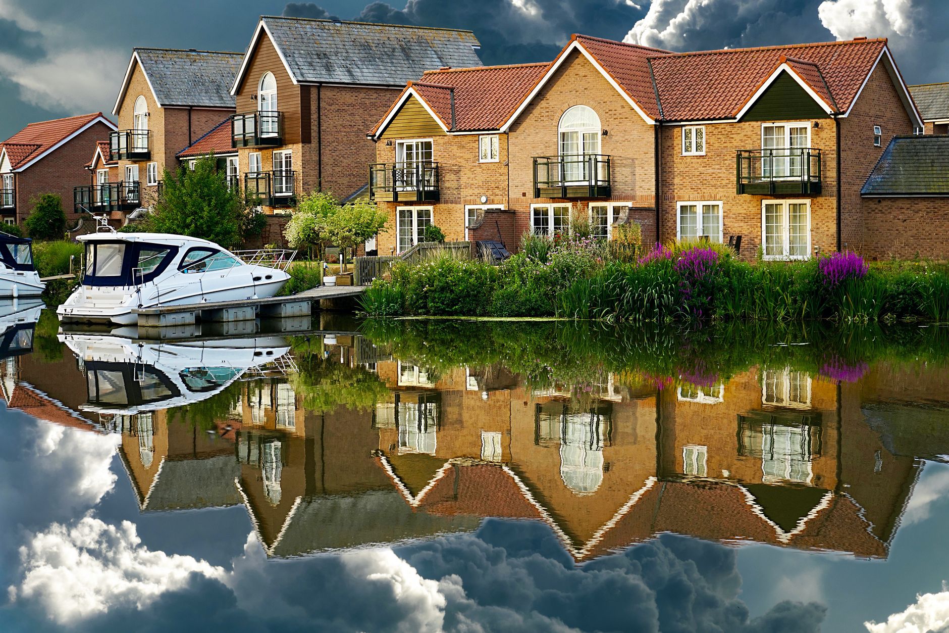 Navigating the Emotional Toll of Downsizing or Upsizing: Tips for Smooth Transitions