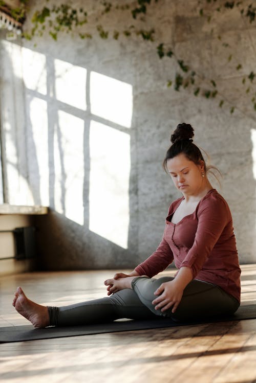 Free Woman Doing Yoga Stock Photo