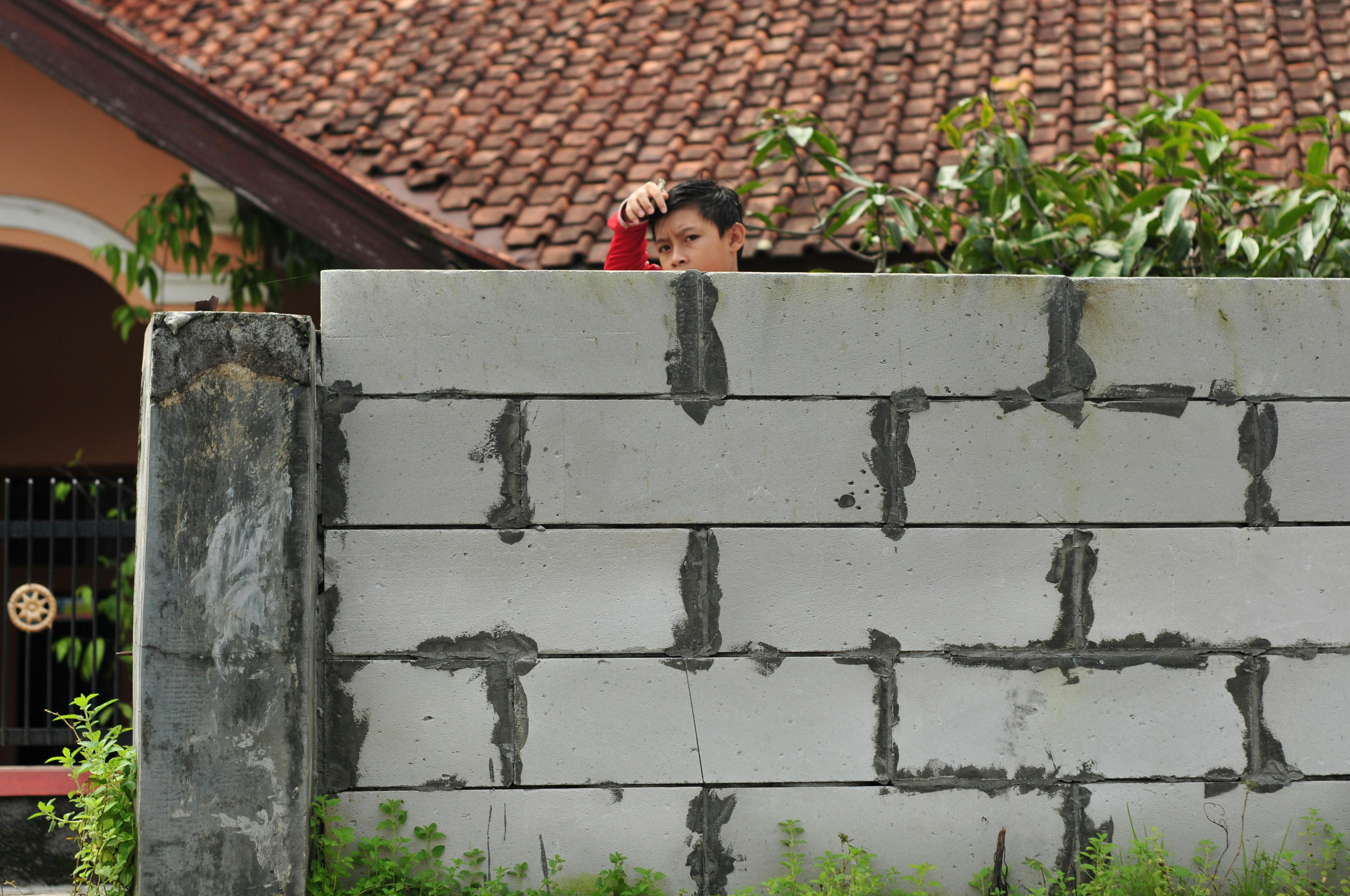 Brain illustration on tablet symbolizing psychological and personality research