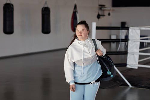 Základová fotografie zdarma na téma boxová posilovna, černá taška, downův syndrom