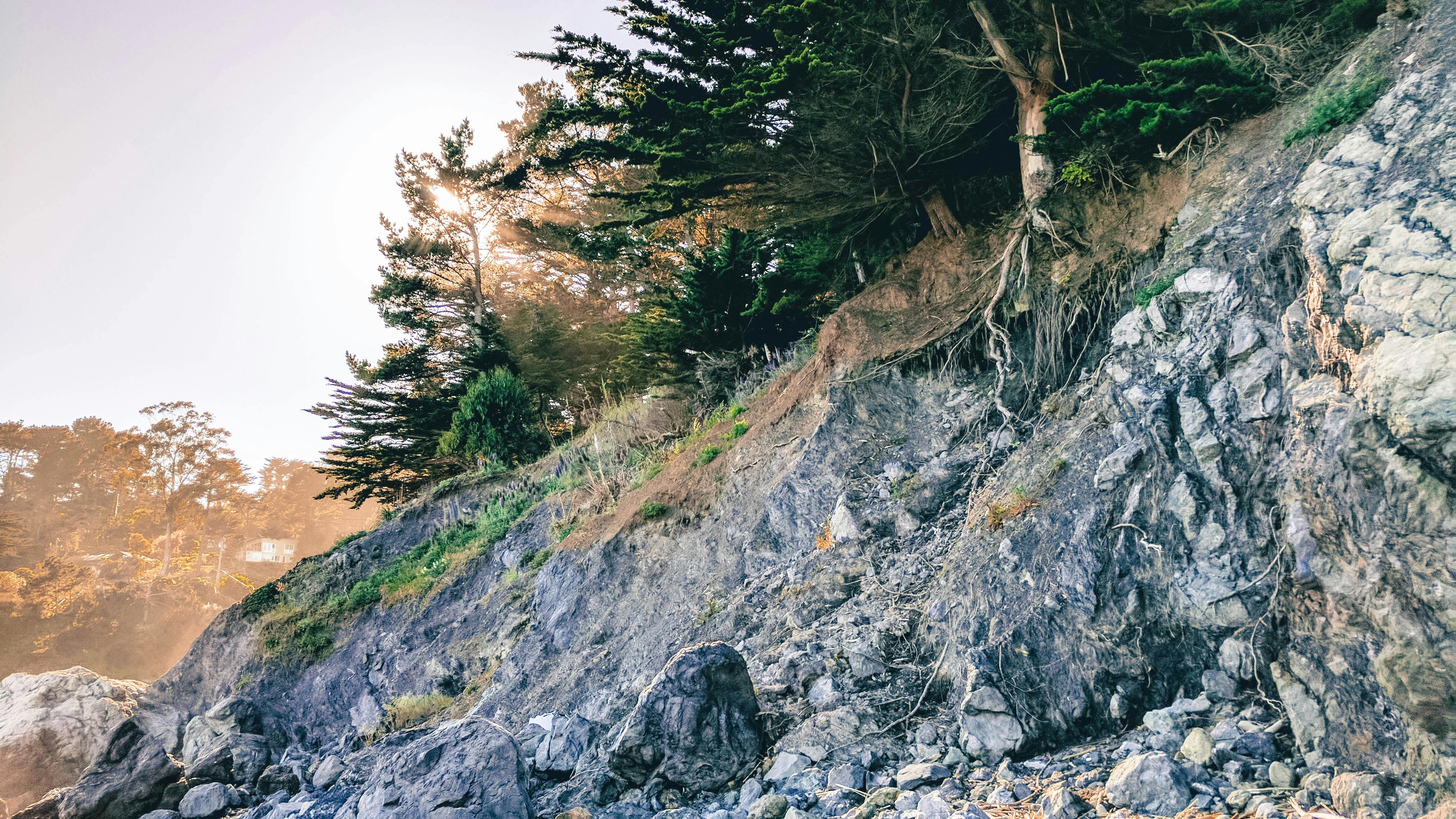 有关岩石海岸 悬崖壁 懸崖的免费素材图片