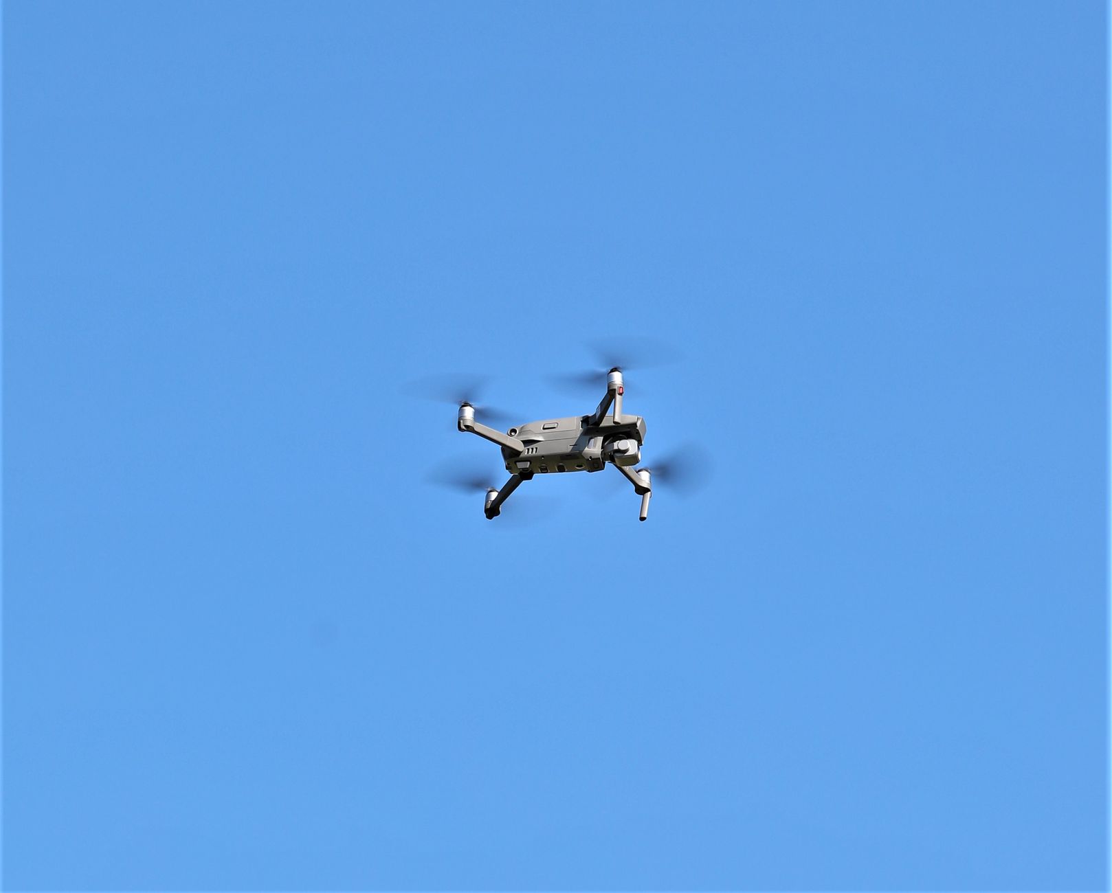 Defensie gebruikt drones voor beveiliging militair kamp Heumensoord