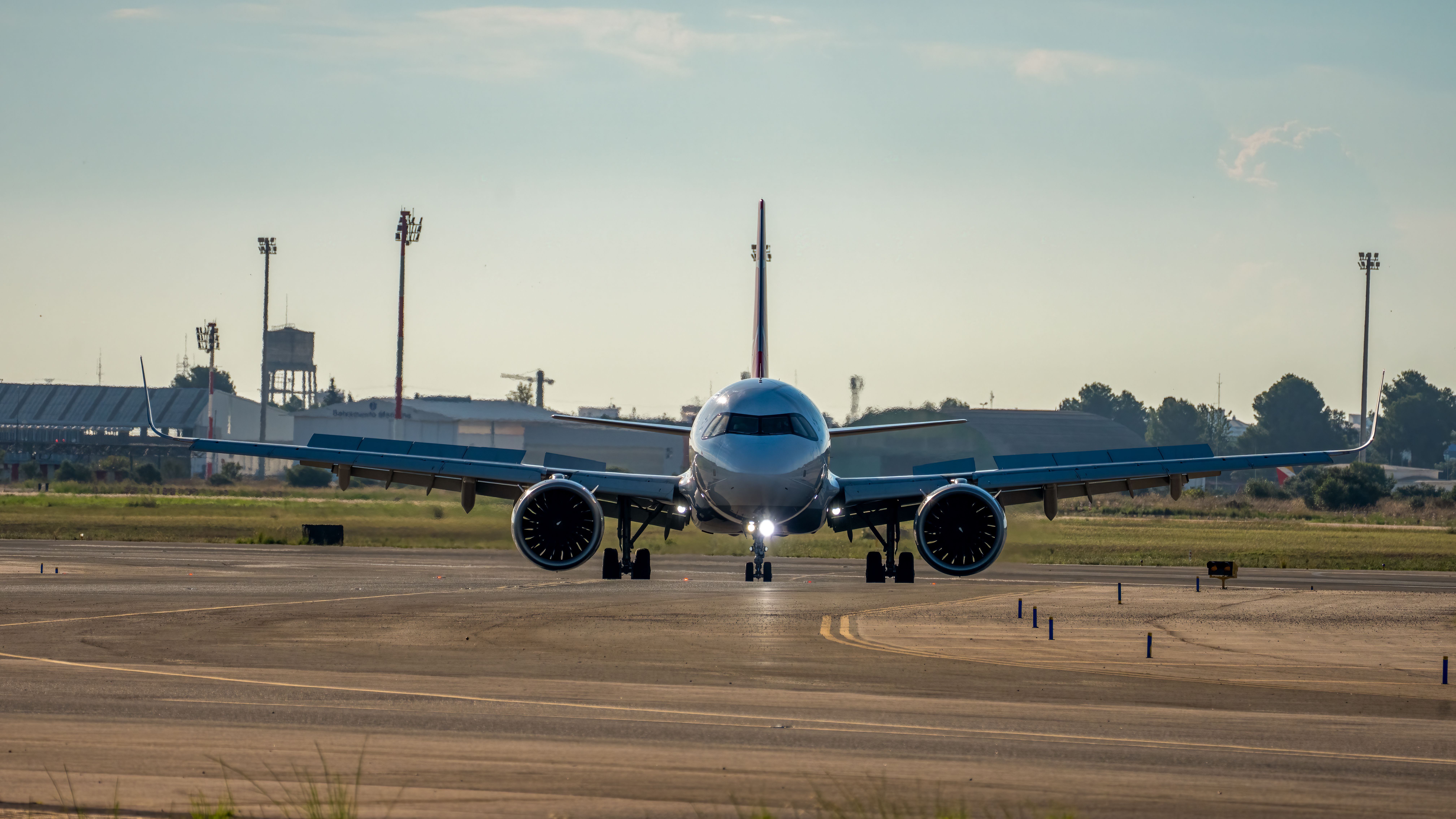 Airbus A321 NEO on Runway at Valencia Airport · Free Stock Photo