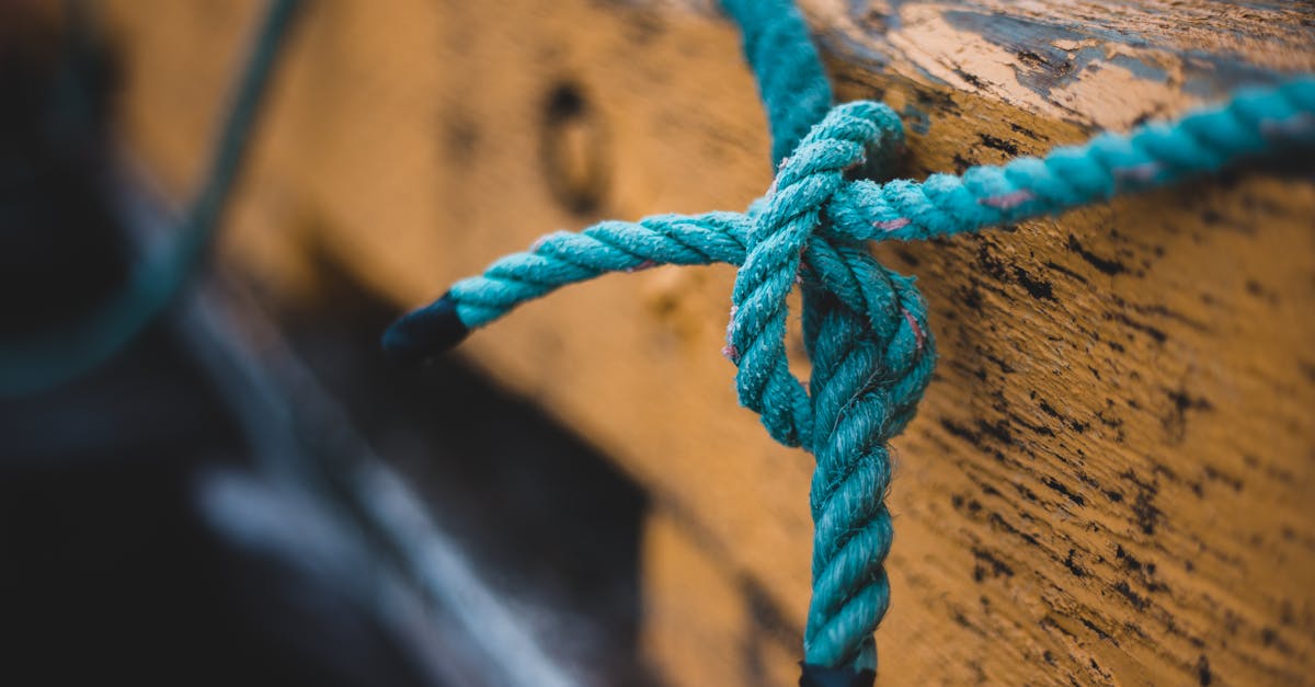 How to tie an adjustable knot with rope