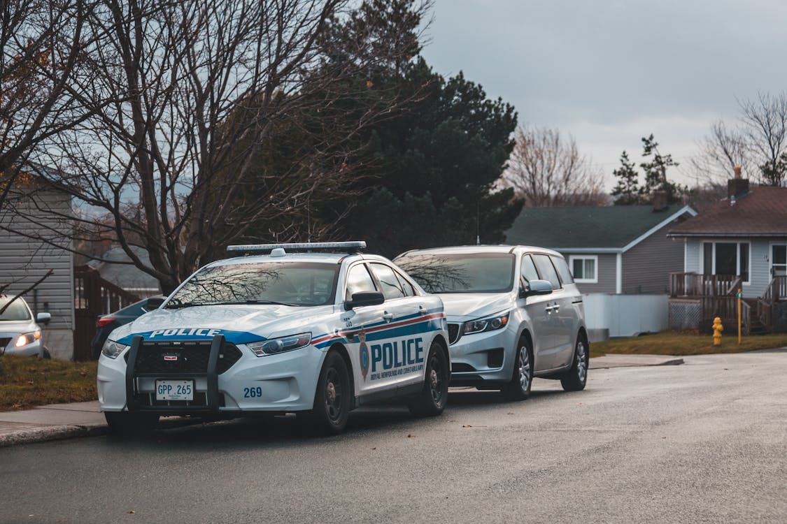 Free Blue and White Police Car on Road Stock Photo