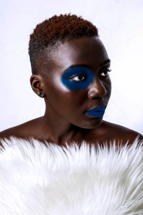 Gratuit Femme Avec Maquillage Pour Les Yeux Bleus Et Rouge à Lèvres Bleu Photos