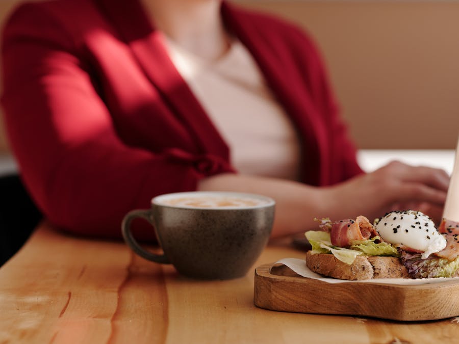 How many calories should I eat a day to lose 1 pound?