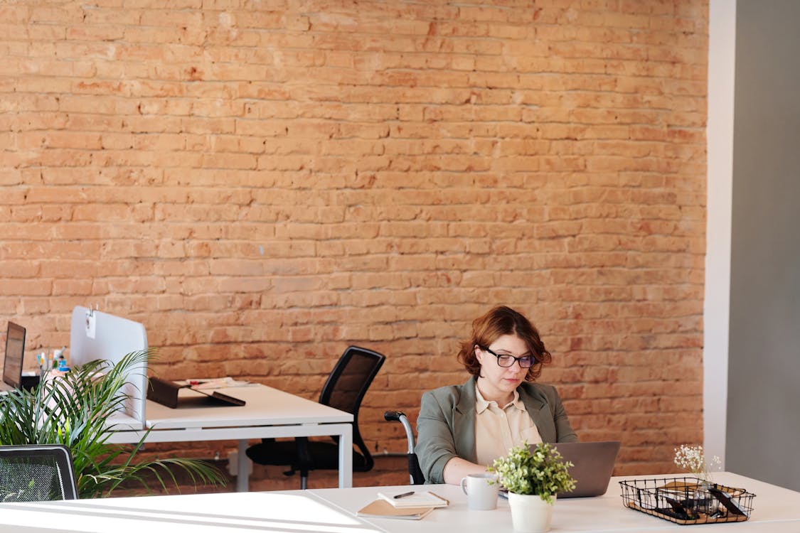 Free Woman Using Laptop Stock Photo