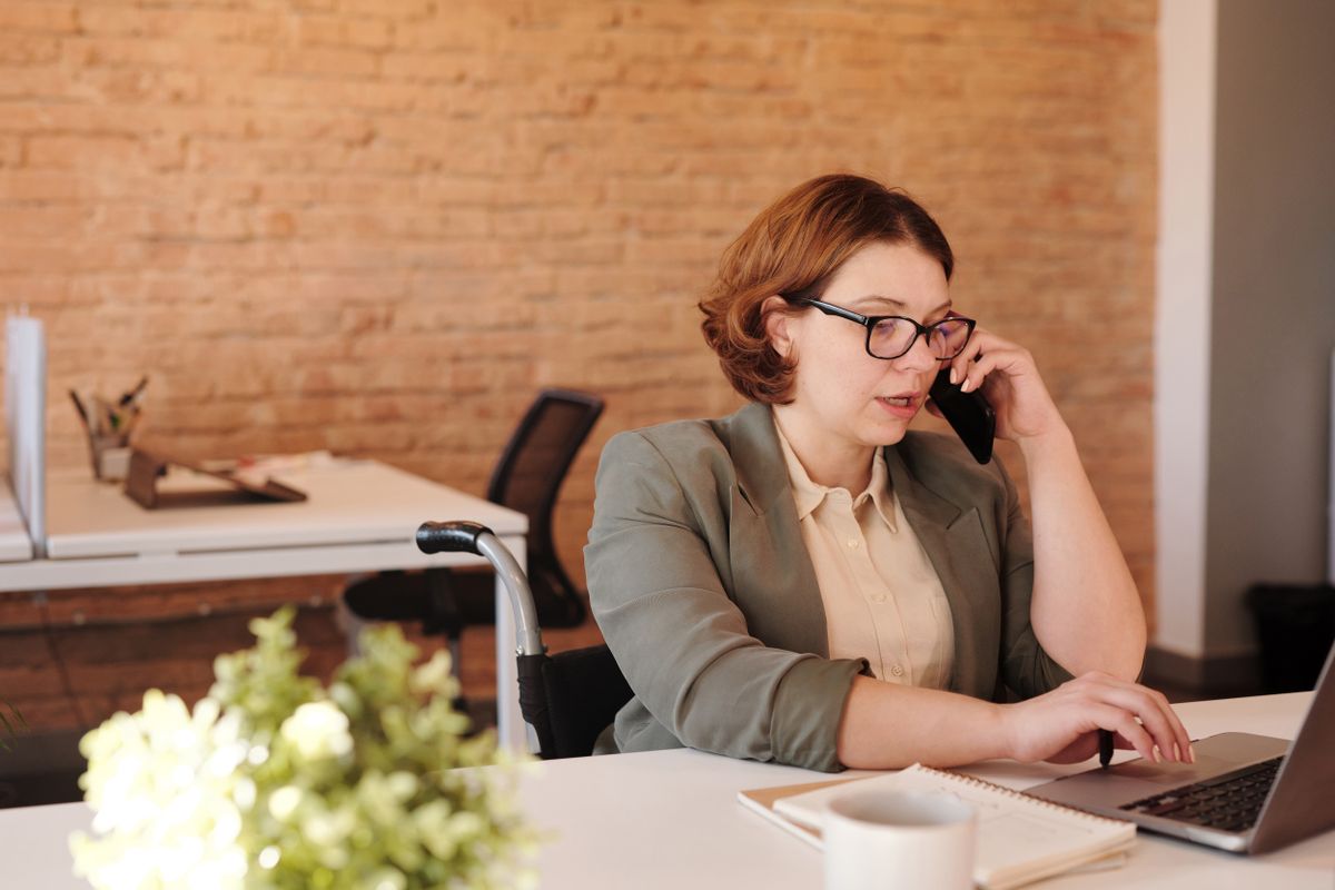 Quanto Ganha um Assistente Administrativo Home Office CLT em 2026?