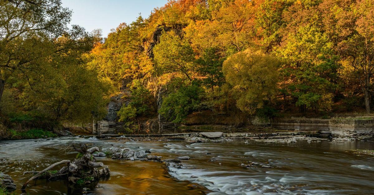 Los Mejores Destinos Únicos para Viajar en Otoño