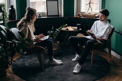 Free Photo of Man and Woman Talking to Each Other Stock Photo